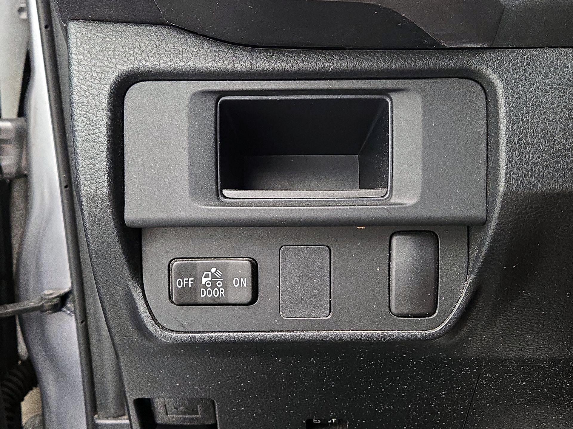 Thumbnail: 2017 Toyota Tacoma - 13