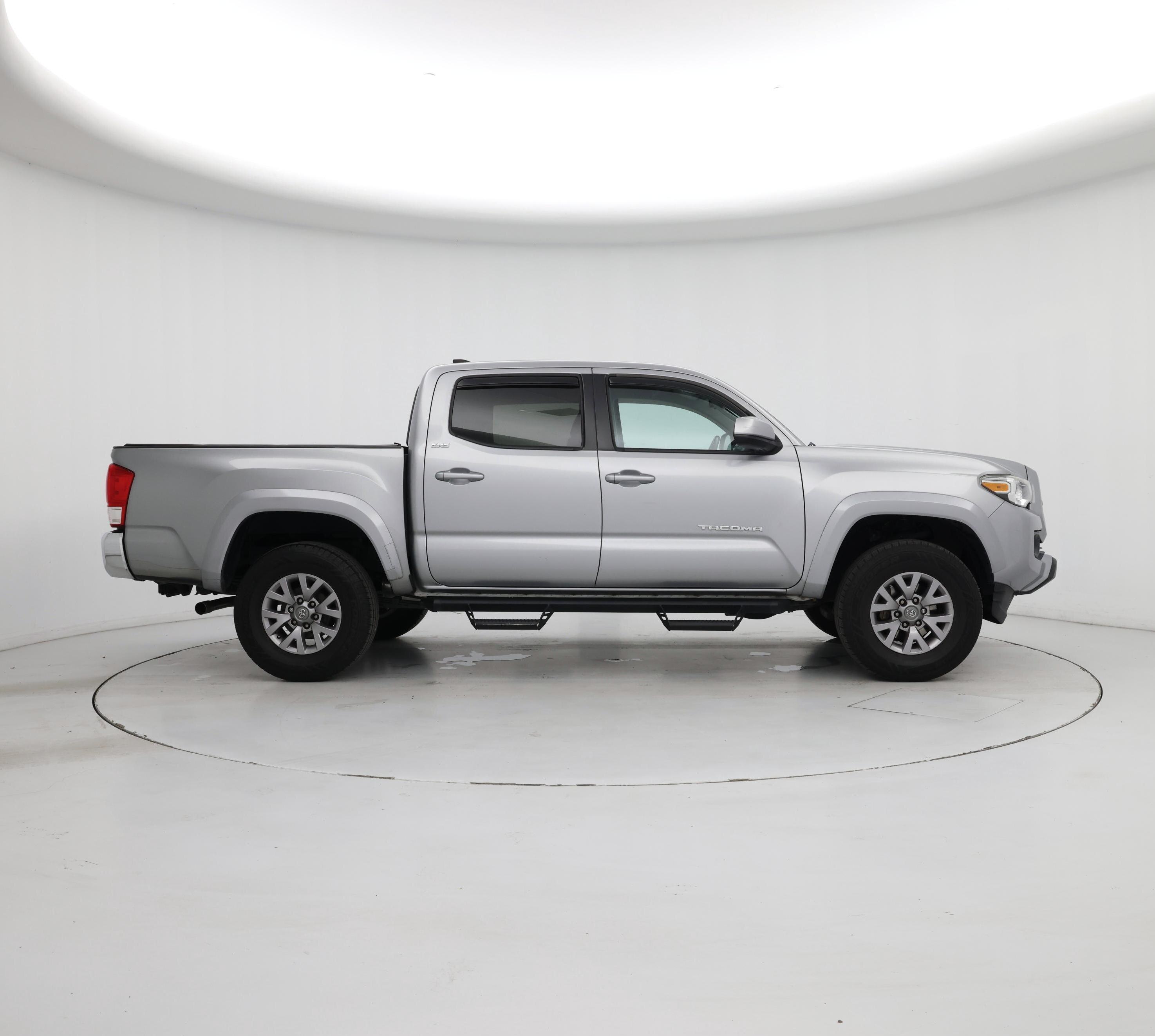 Thumbnail: 2017 Toyota Tacoma - 7