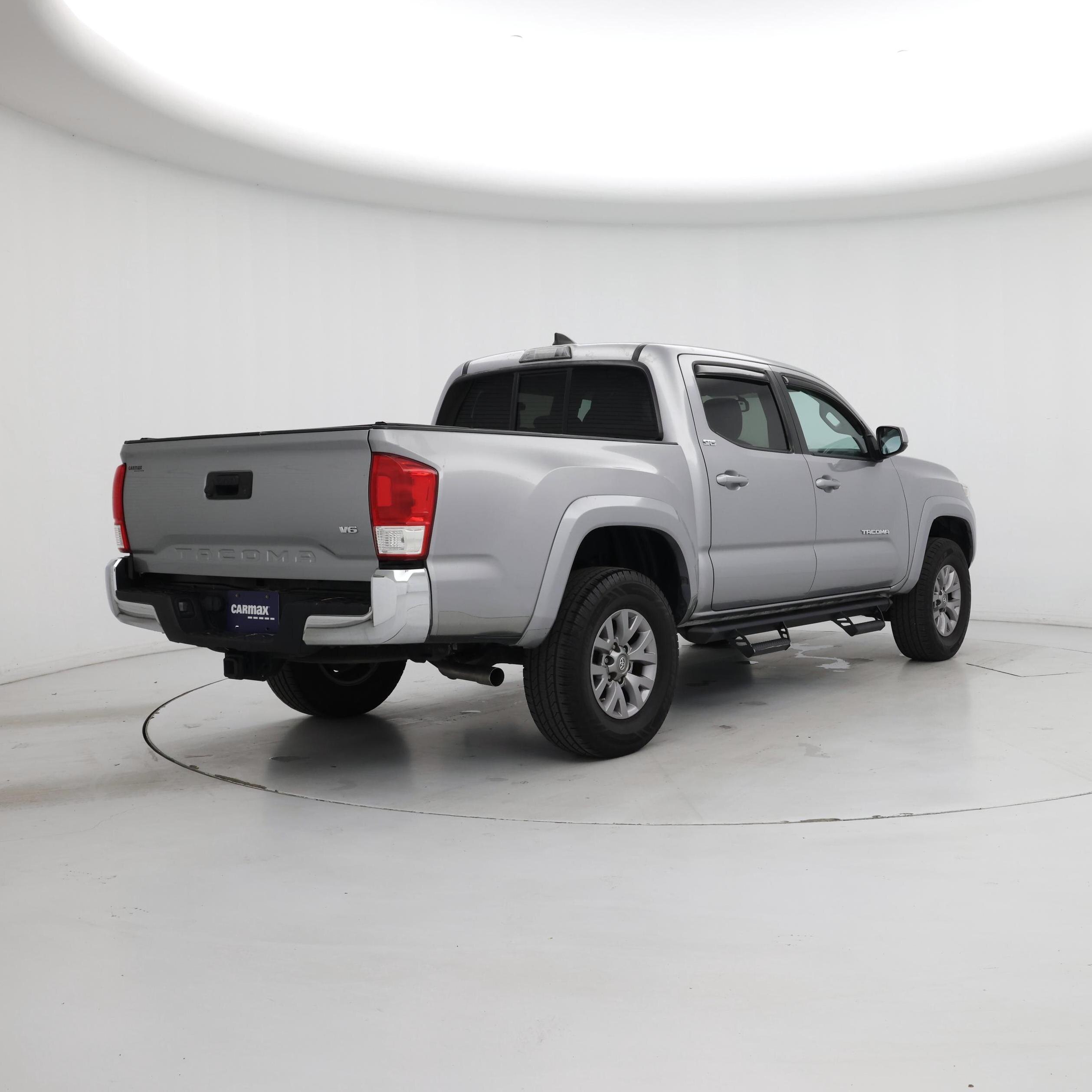 Thumbnail: 2017 Toyota Tacoma - 8