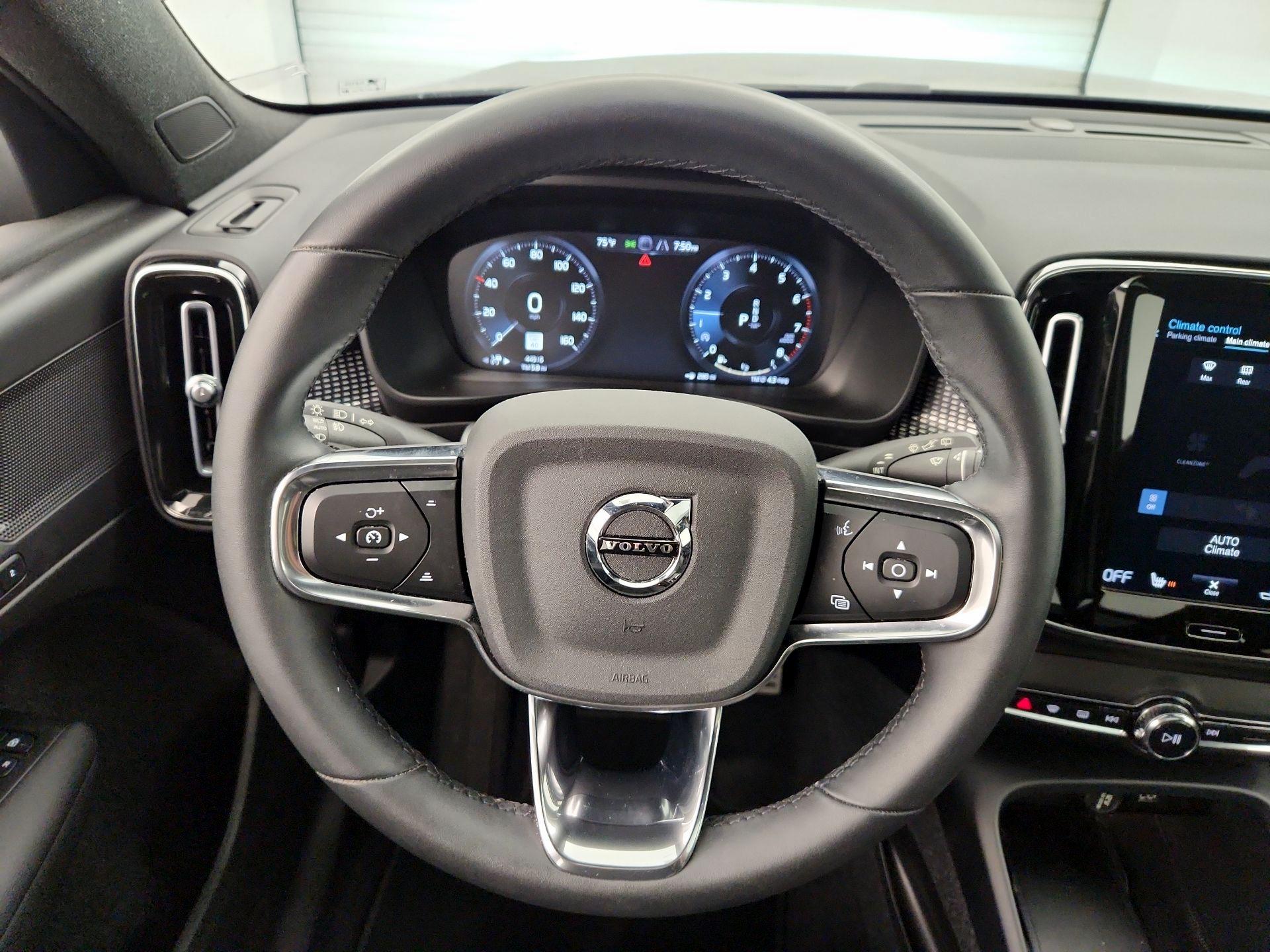 Thumbnail: 2022 Volvo XC40 - 10