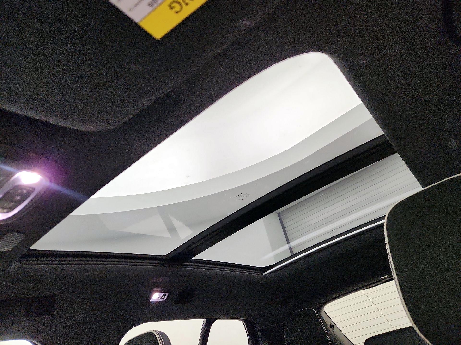 Thumbnail: 2022 Volvo XC40 - 20