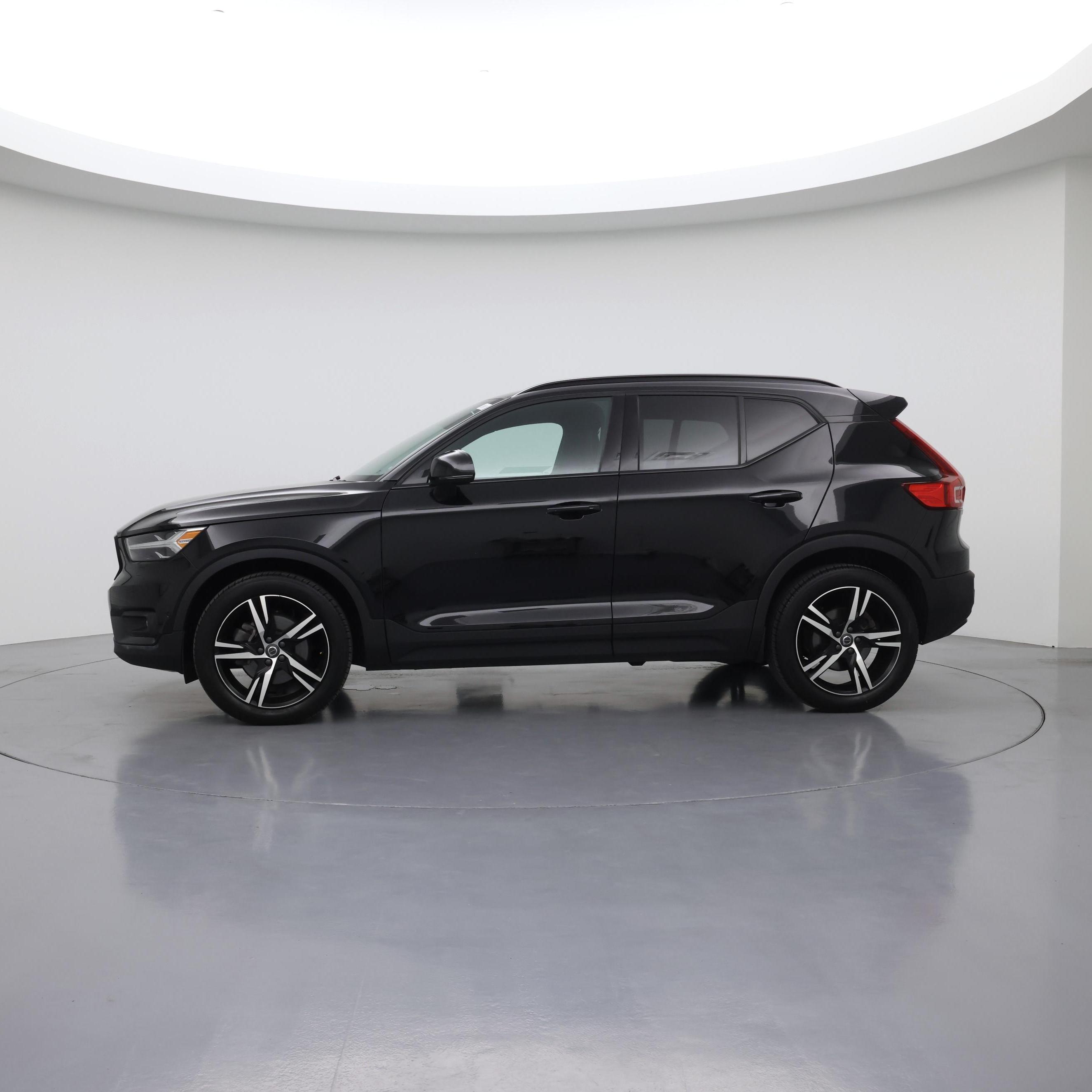 Thumbnail: 2022 Volvo XC40 - 3