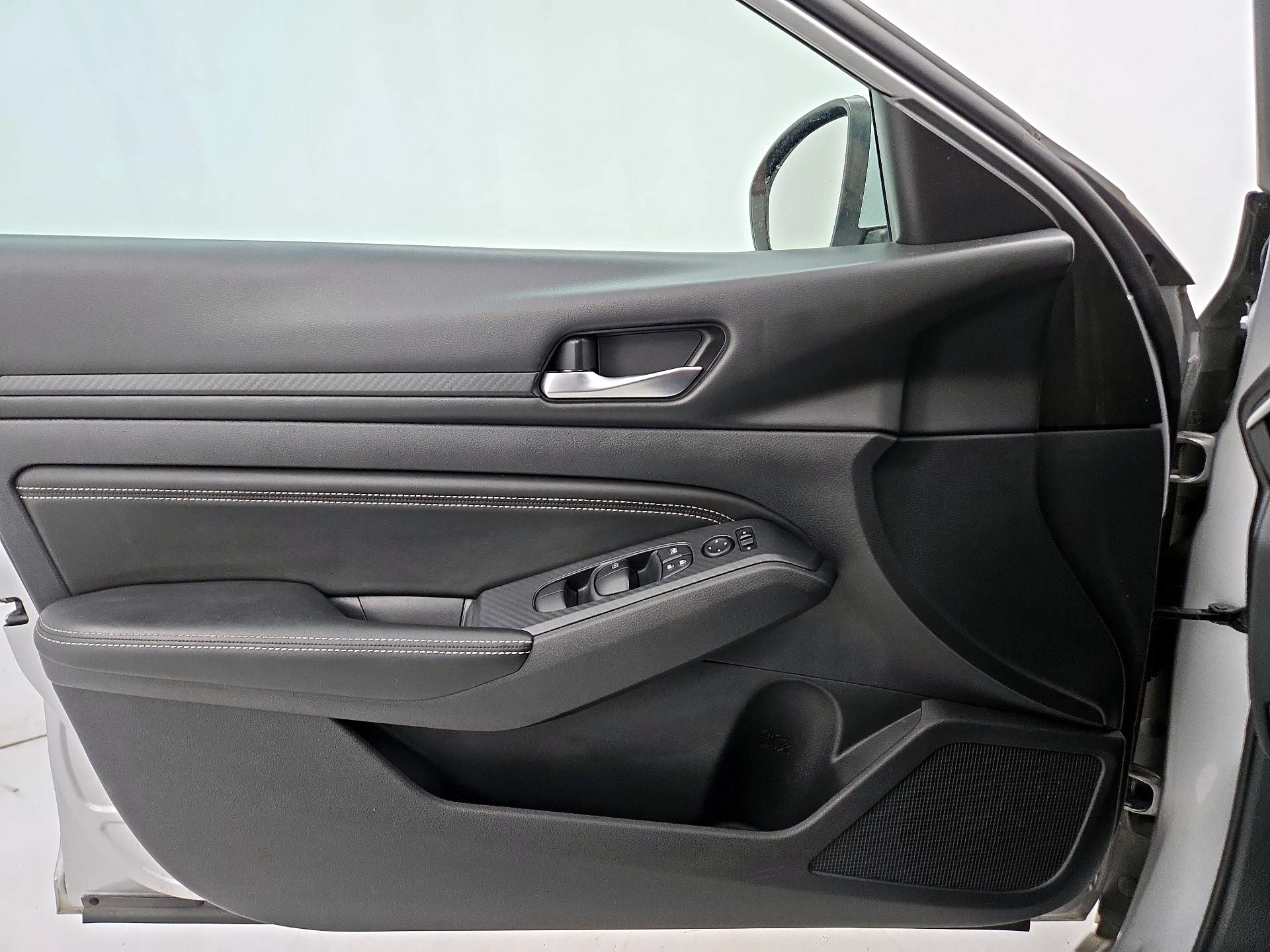 Thumbnail: 2019 Nissan Altima - 12