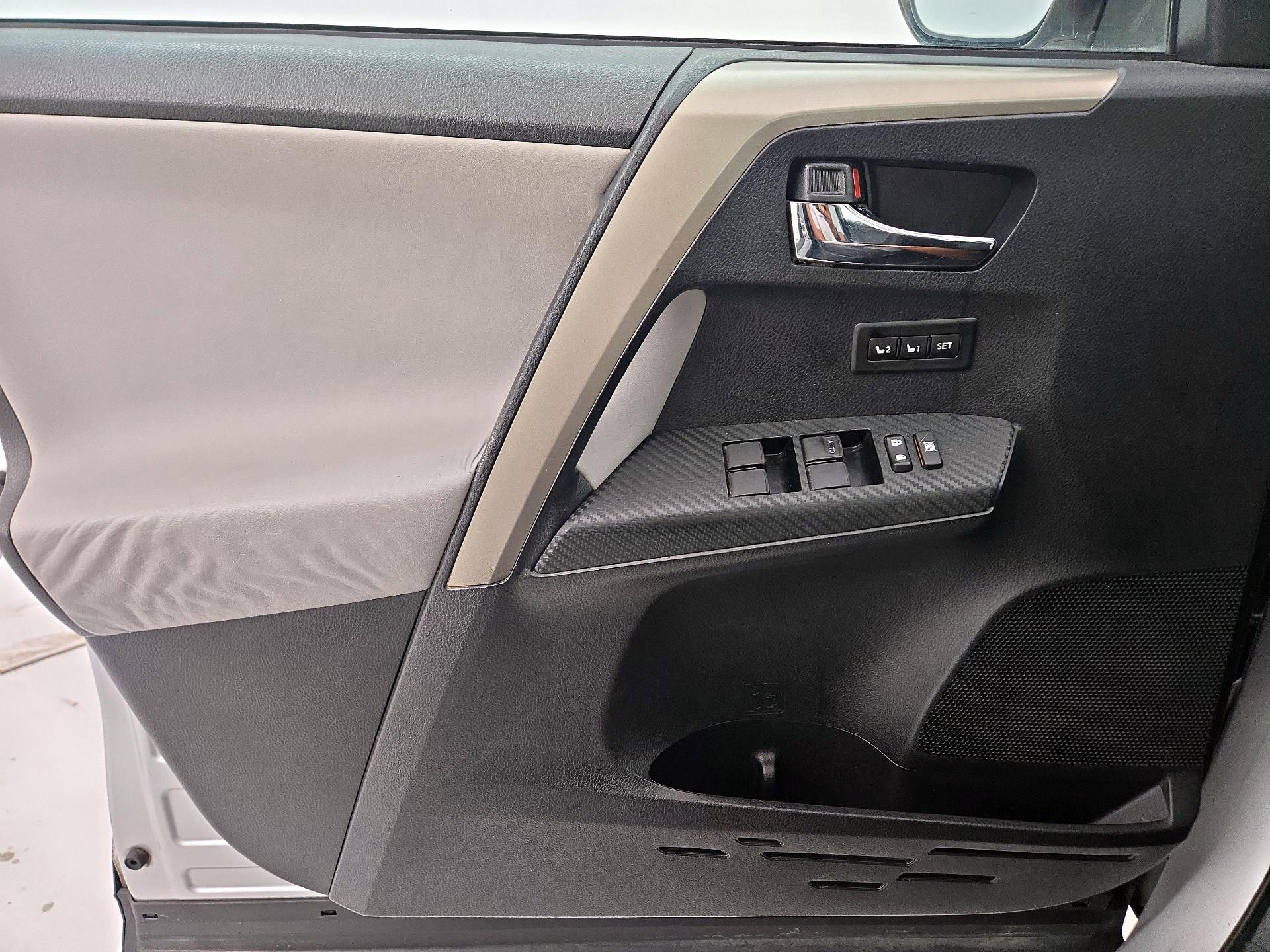 Thumbnail: 2014 Toyota RAV4 - 12