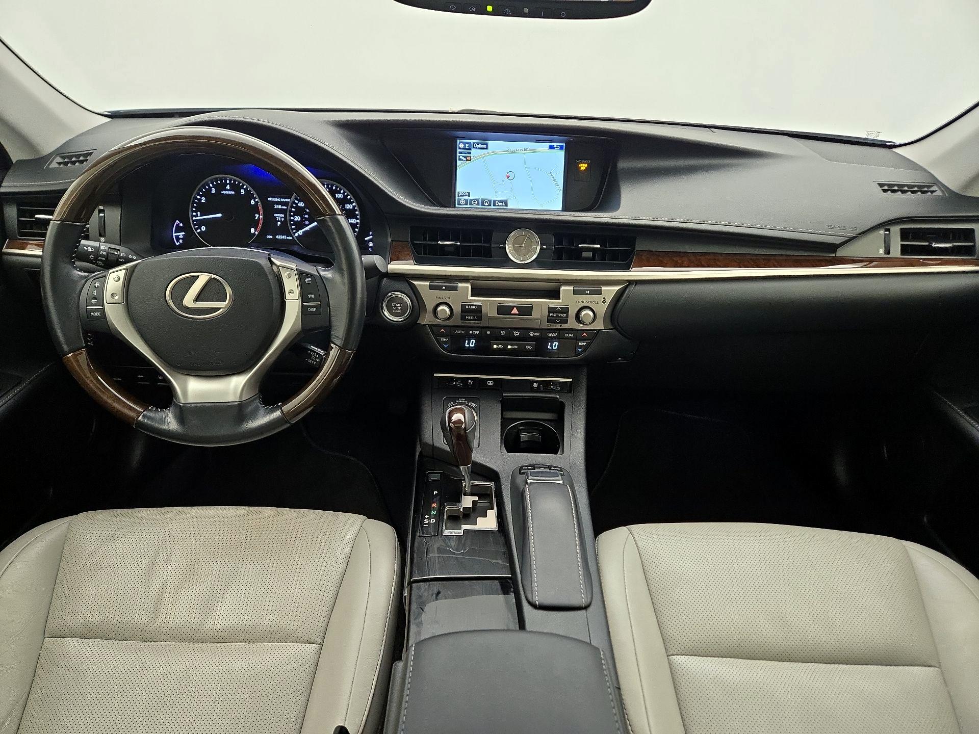 Thumbnail: 2015 Lexus ES - 9