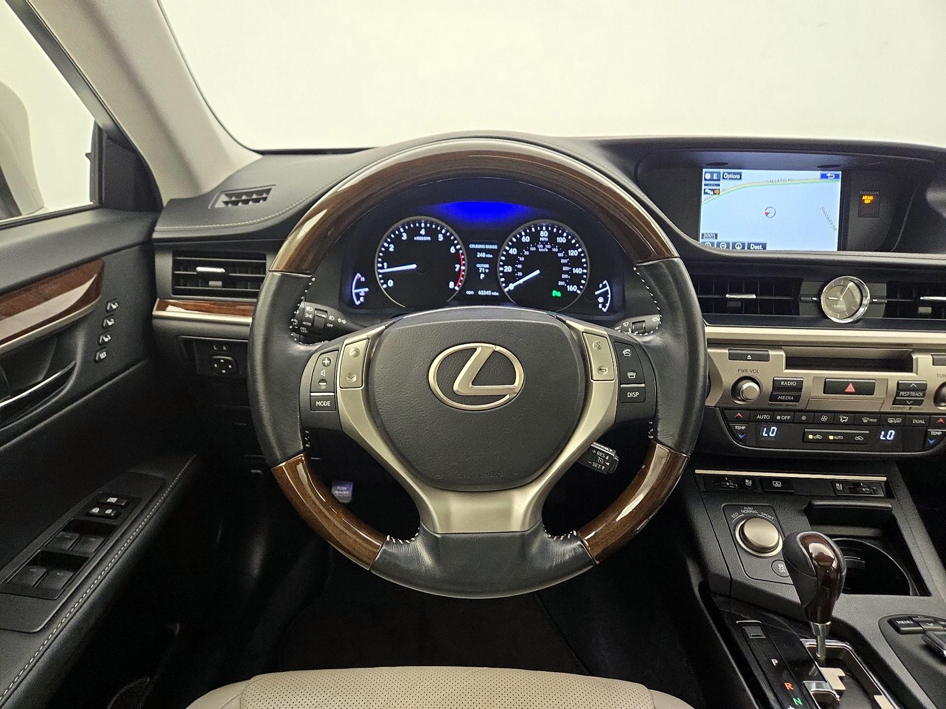 Thumbnail: 2015 Lexus ES - 10