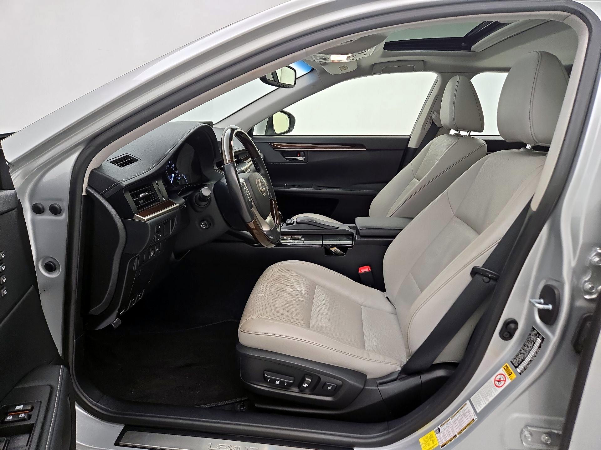 Thumbnail: 2015 Lexus ES - 11
