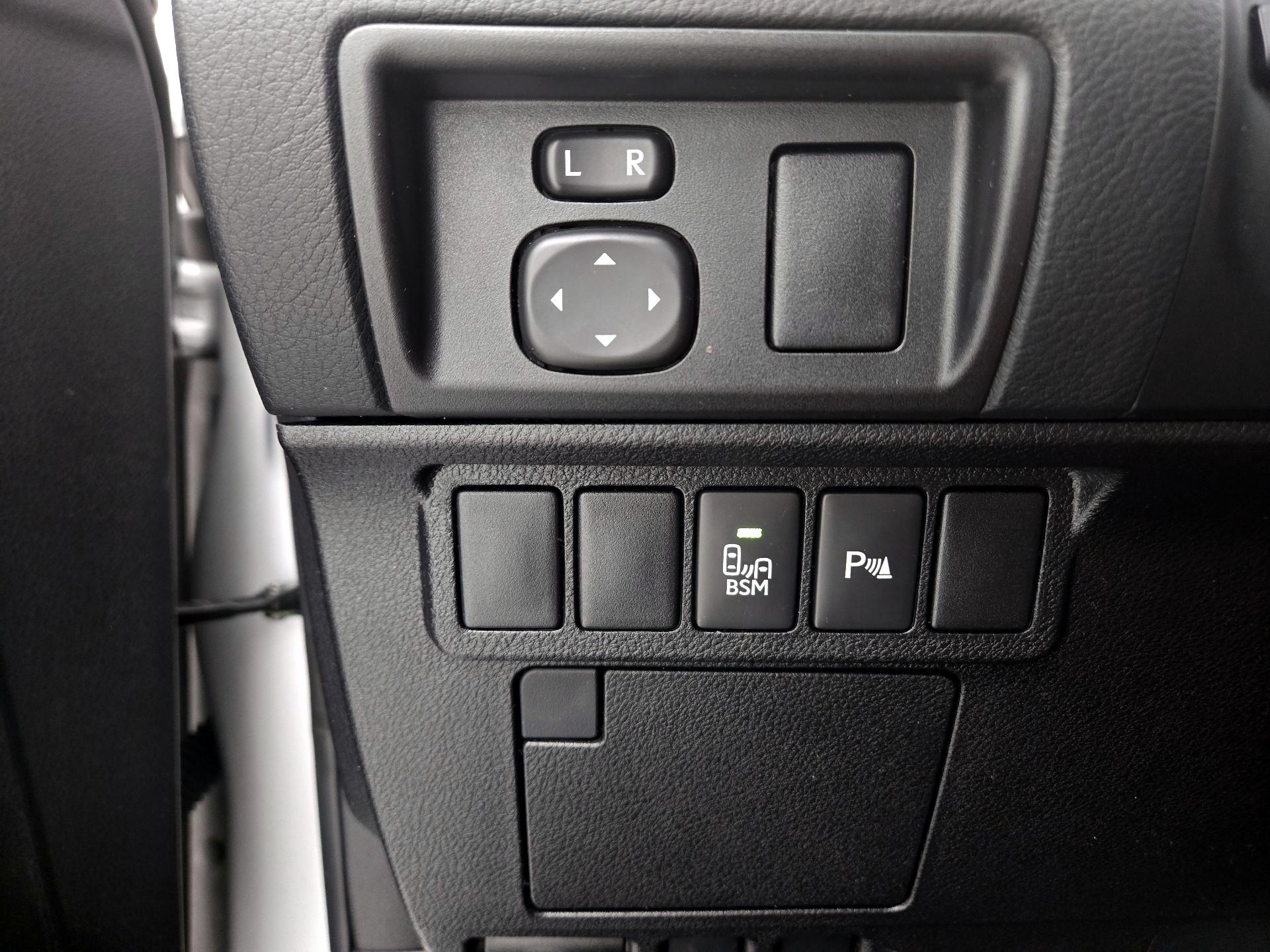 Thumbnail: 2015 Lexus ES - 13