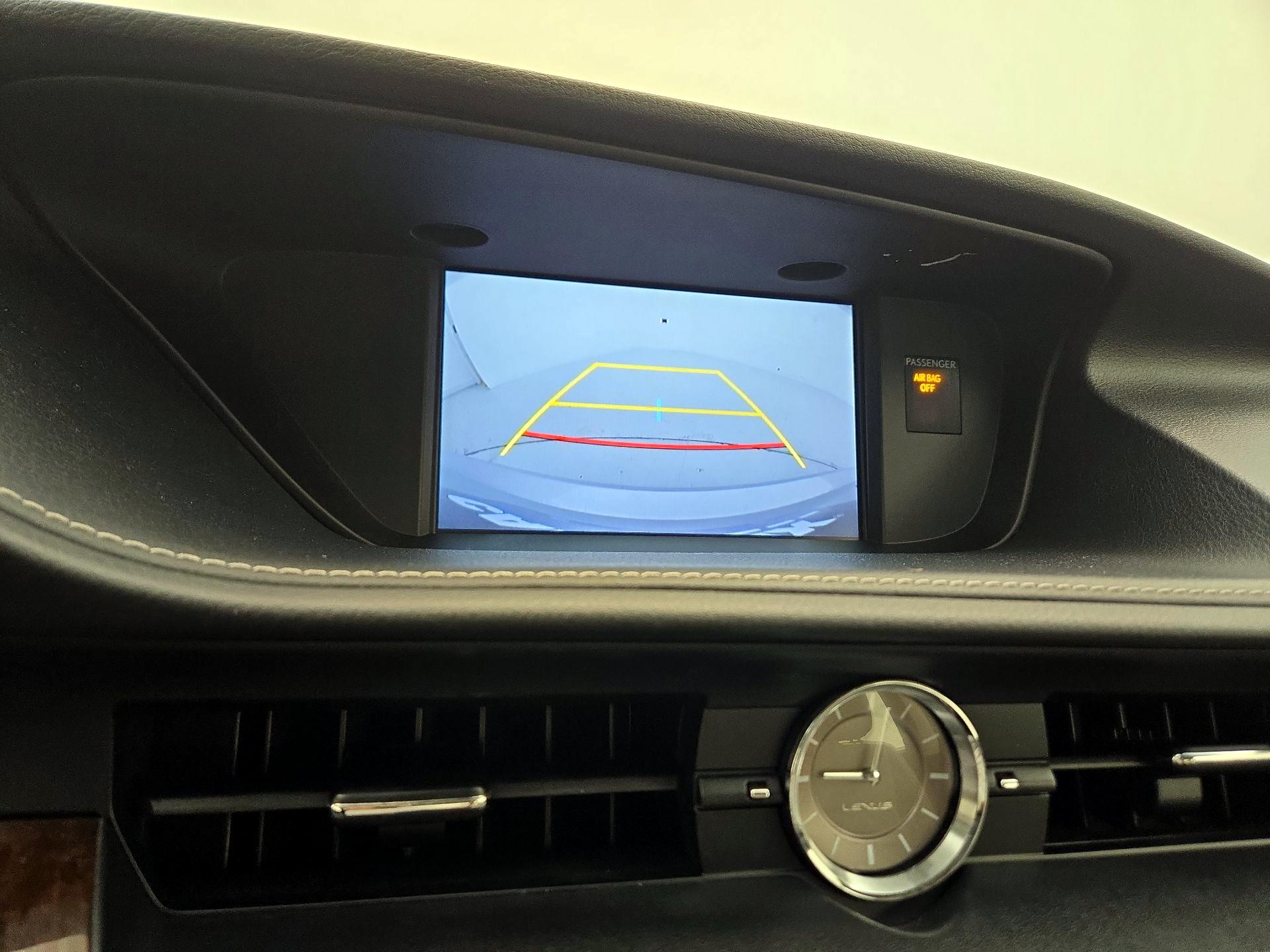 Thumbnail: 2015 Lexus ES - 15