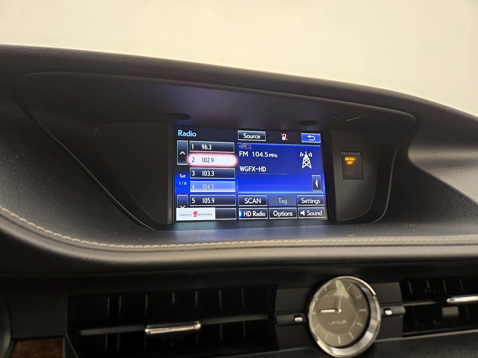Thumbnail: 2015 Lexus ES - 16