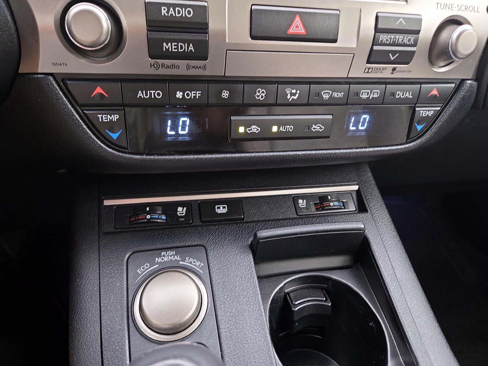 Thumbnail: 2015 Lexus ES - 17