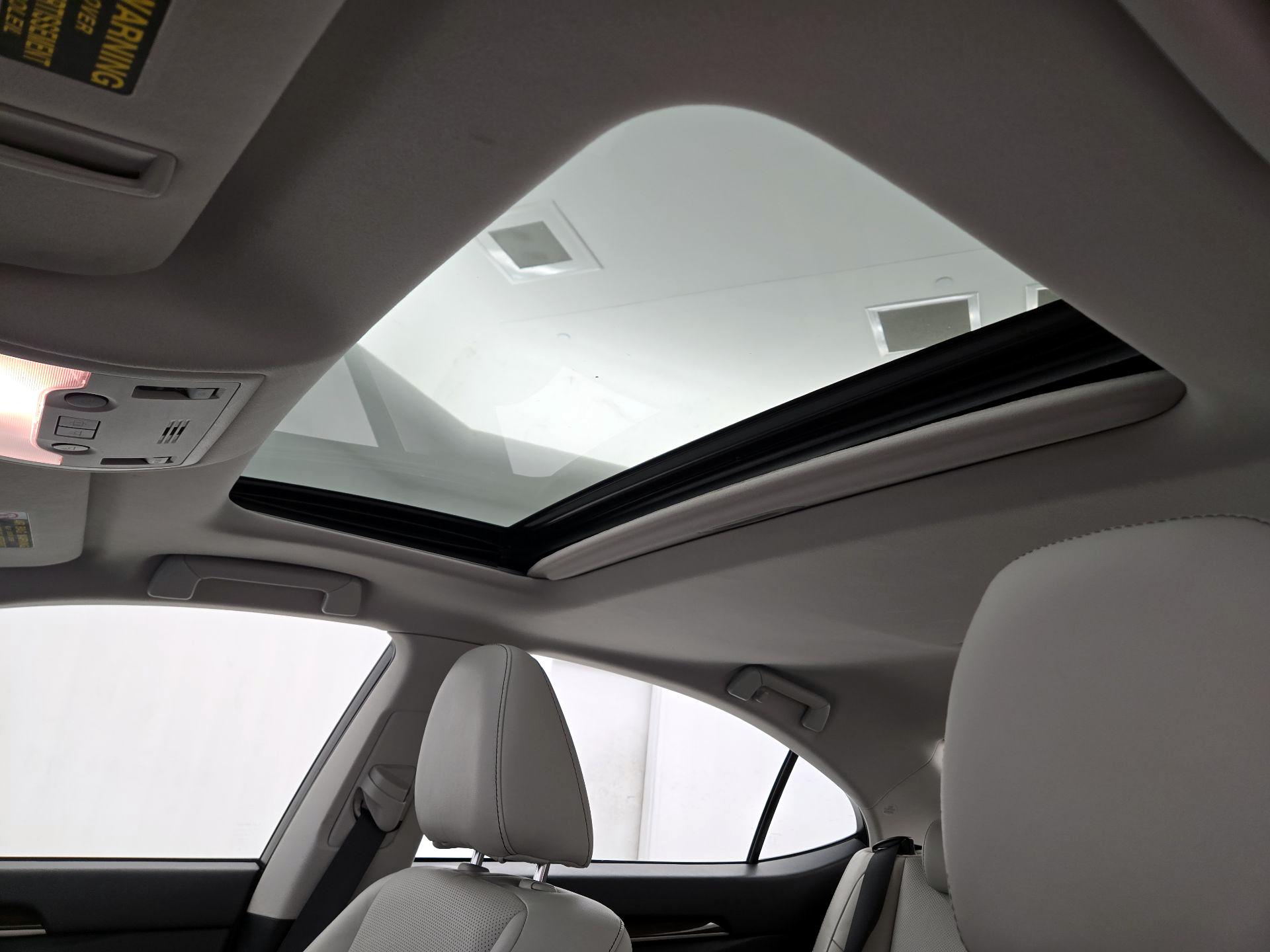 Thumbnail: 2015 Lexus ES - 20