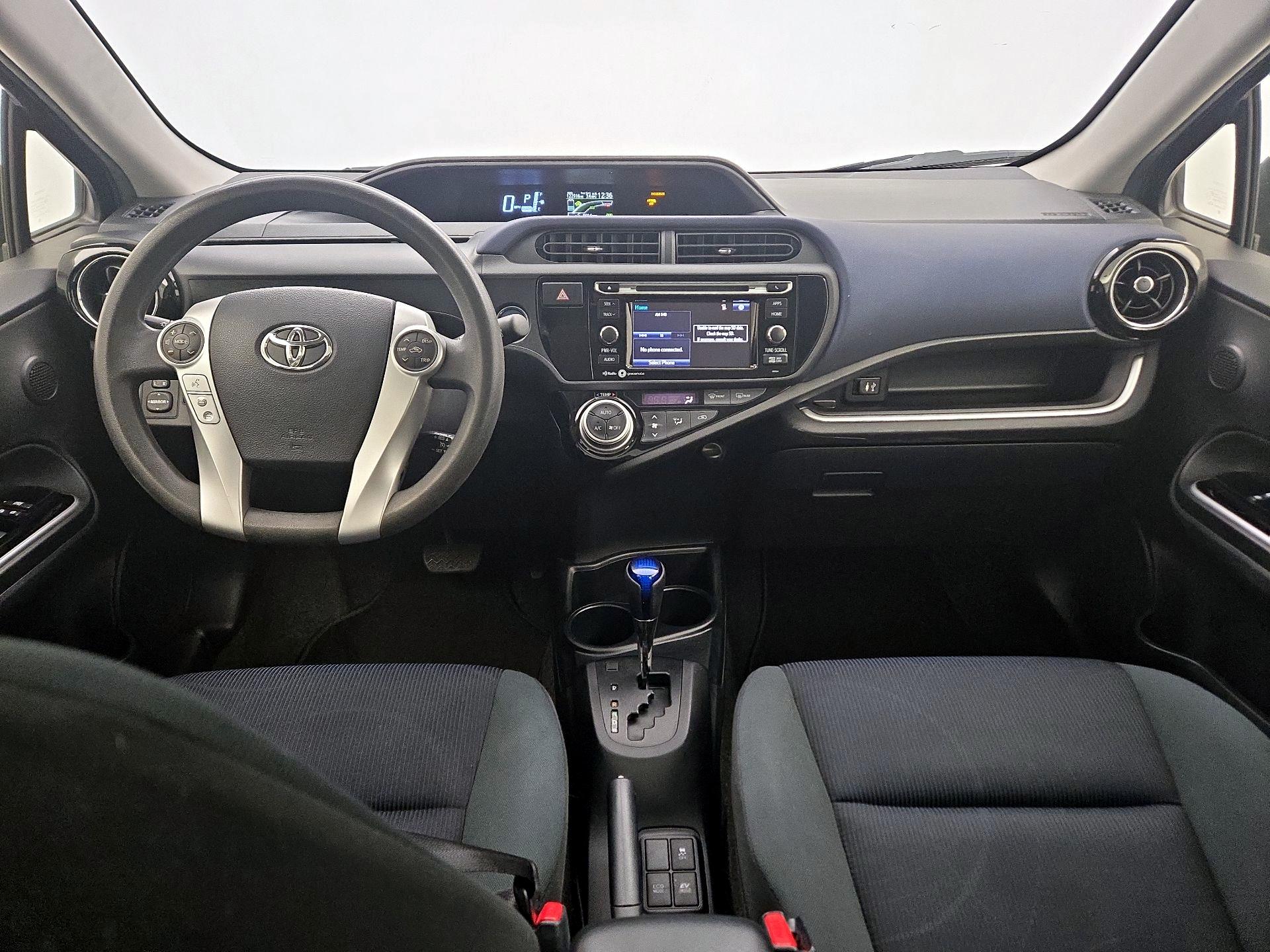 Thumbnail: 2015 Toyota Prius c - 9