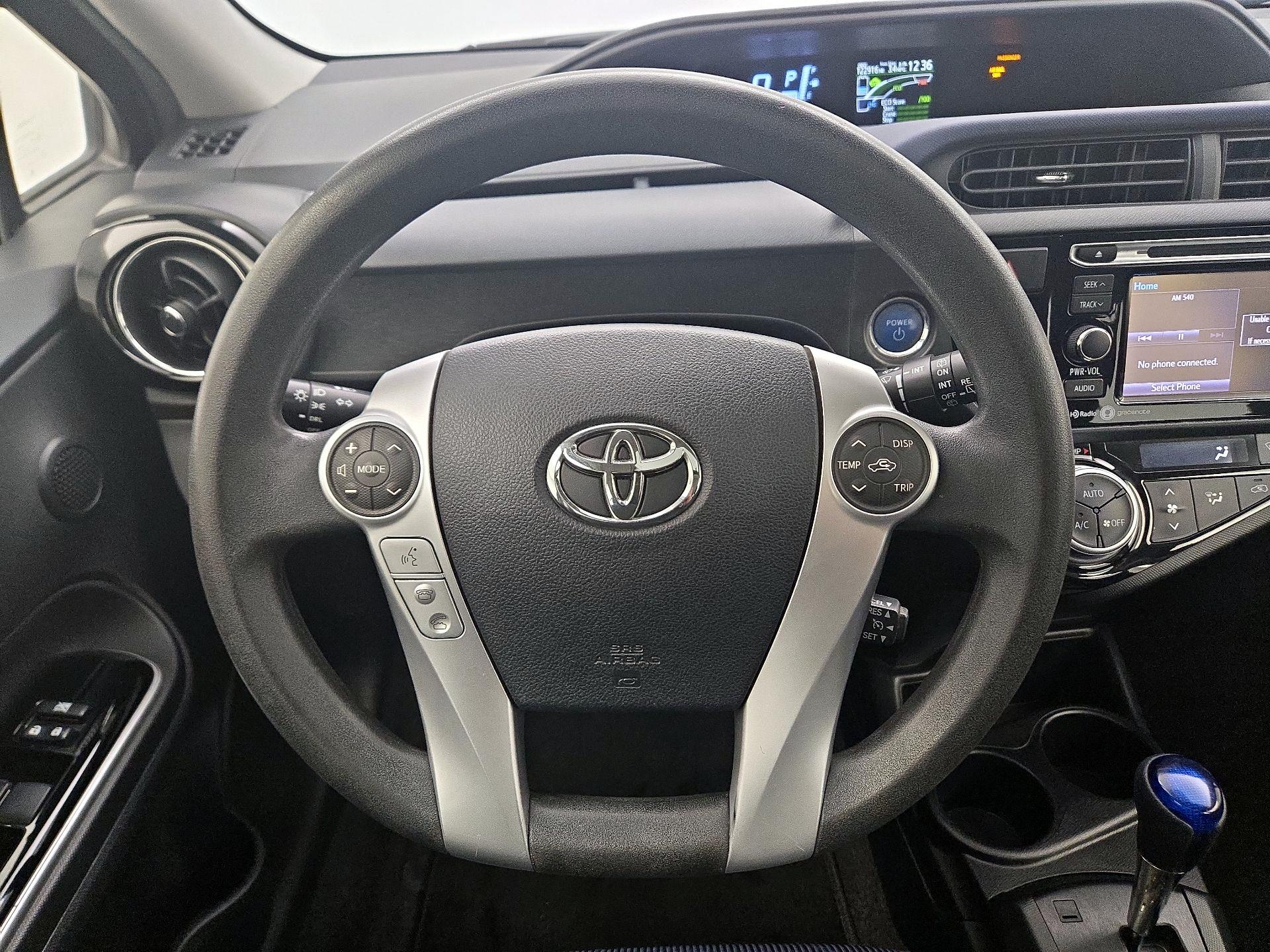 Thumbnail: 2015 Toyota Prius c - 10