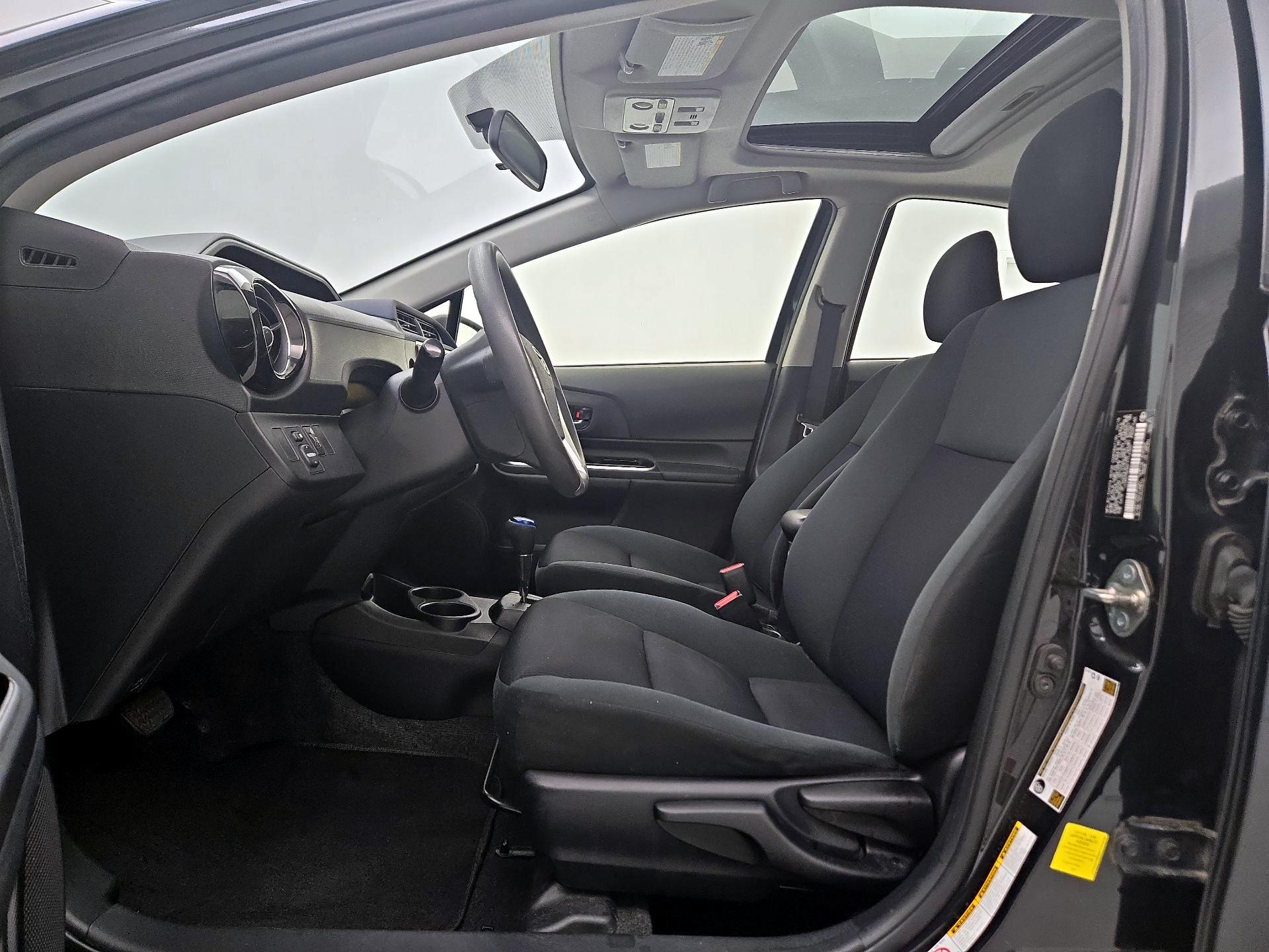 Thumbnail: 2015 Toyota Prius c - 11