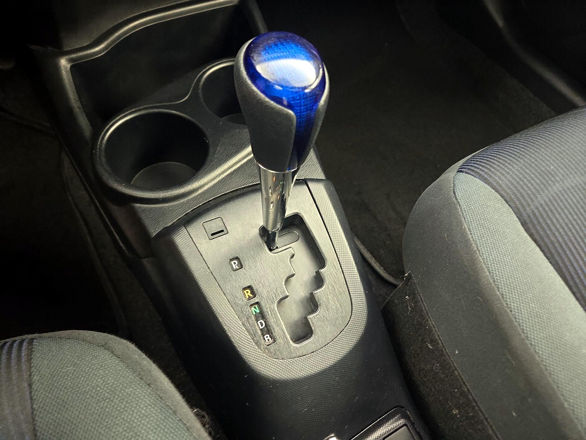 Thumbnail: 2015 Toyota Prius c - 16