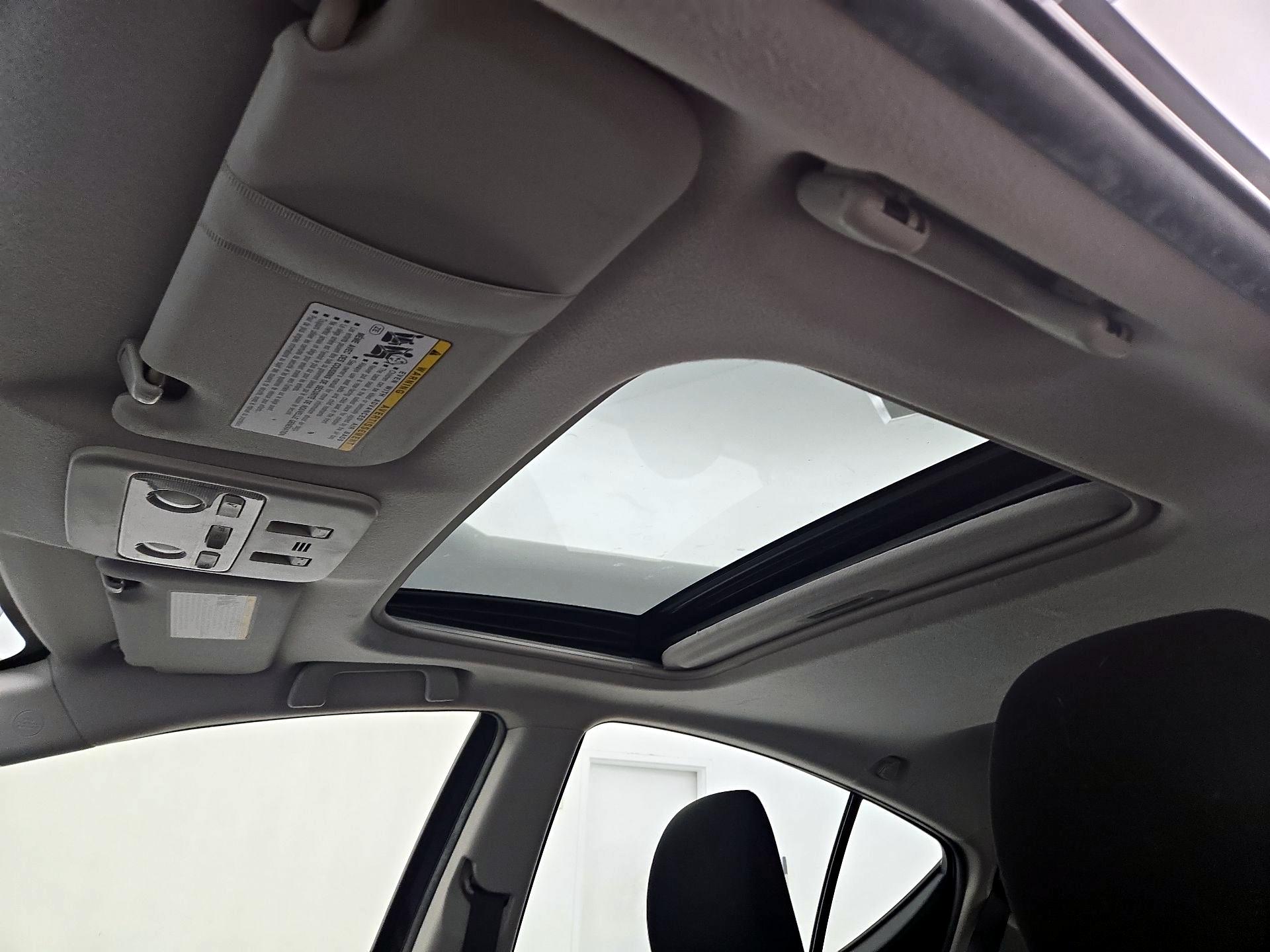 Thumbnail: 2015 Toyota Prius c - 17