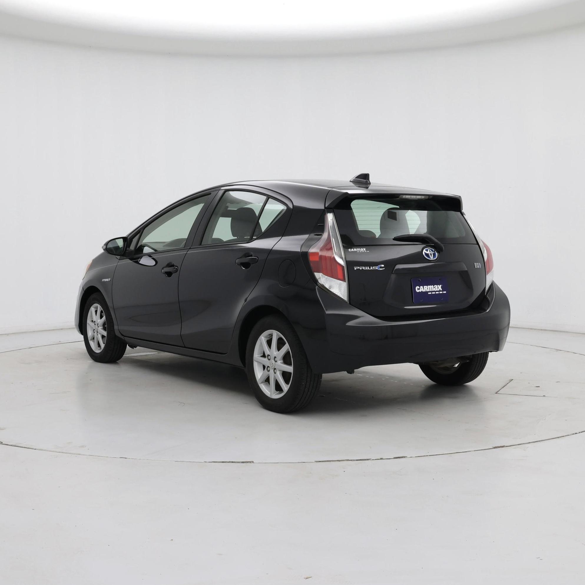 Thumbnail: 2015 Toyota Prius c - 2