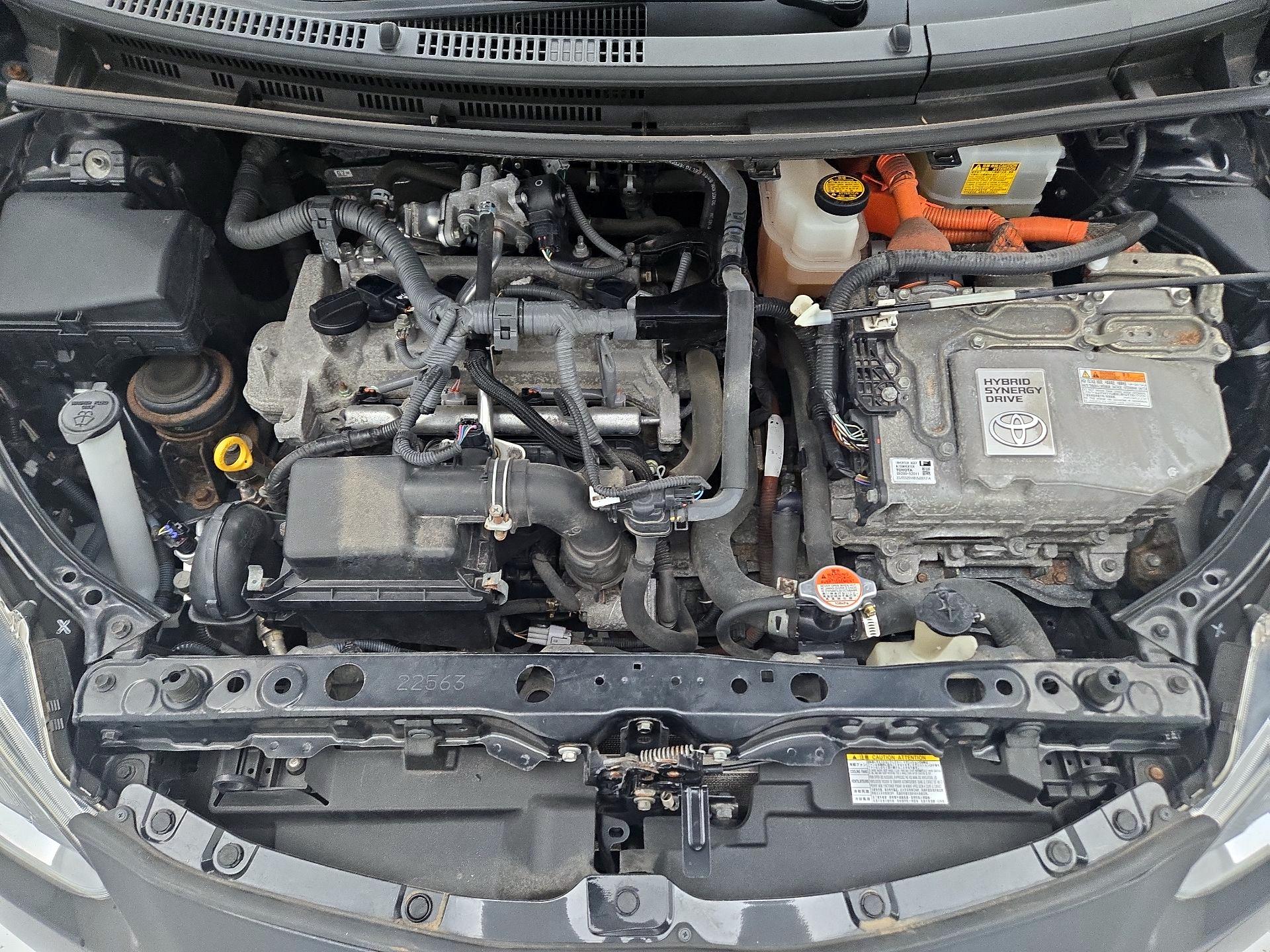 Thumbnail: 2015 Toyota Prius c - 20