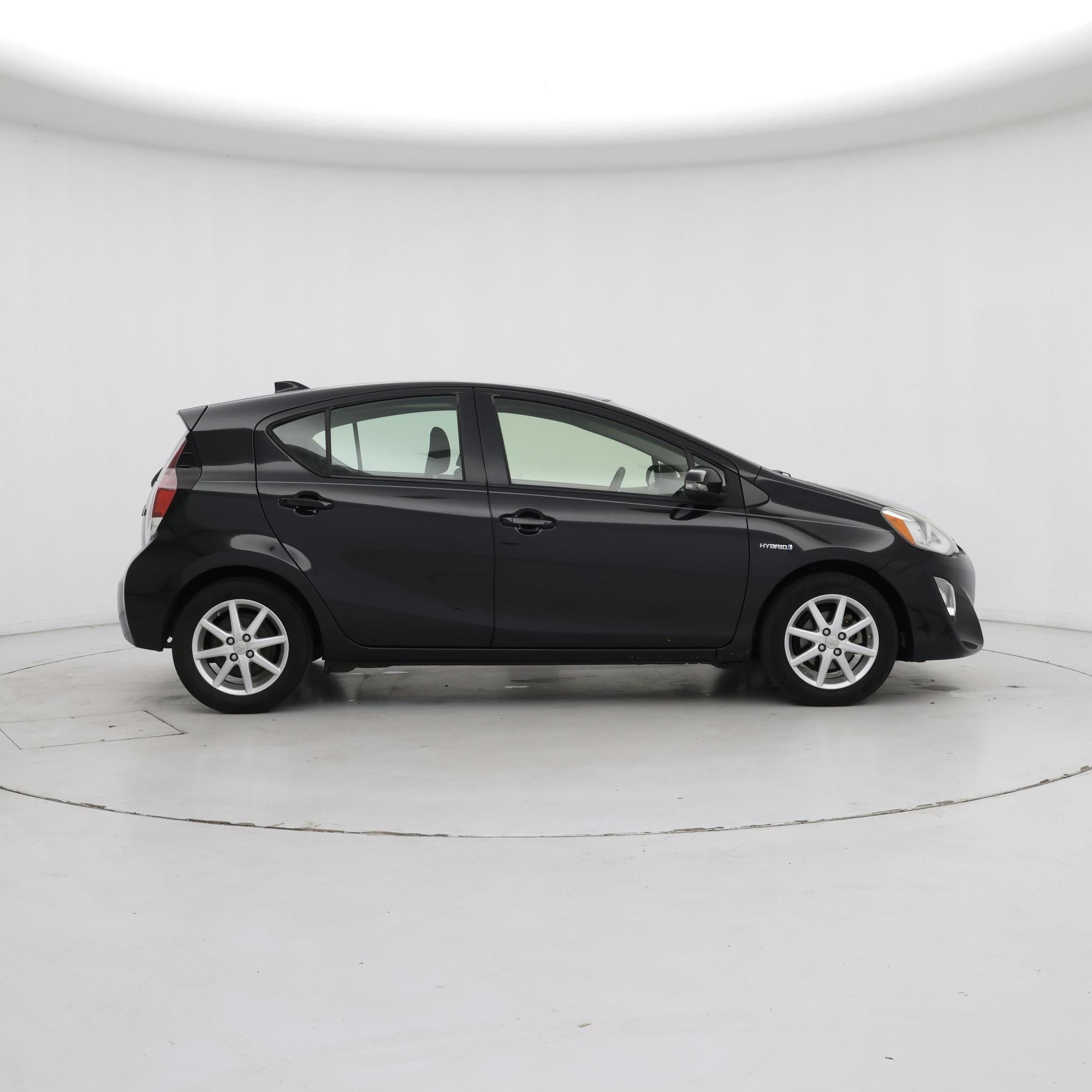 Thumbnail: 2015 Toyota Prius c - 7