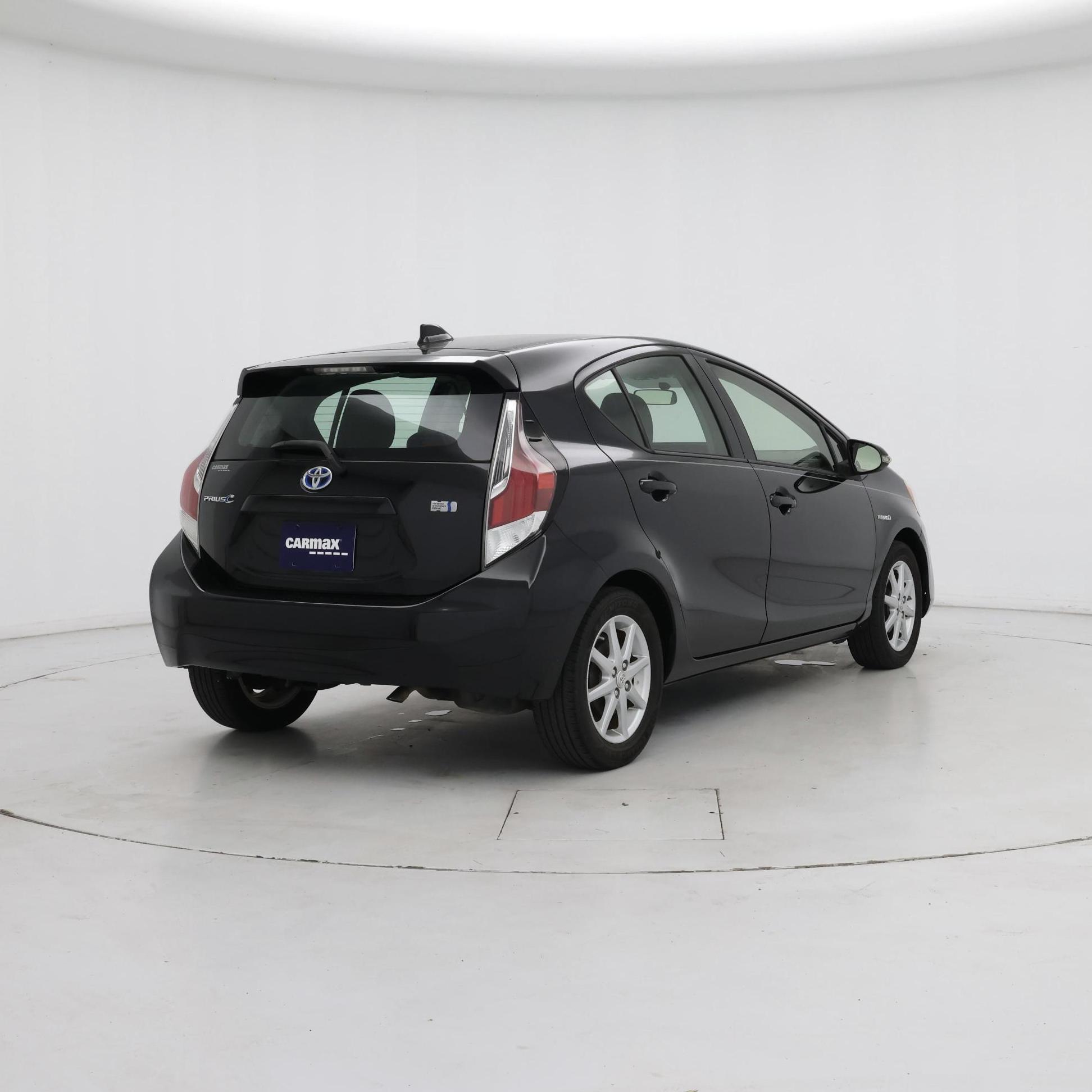 Thumbnail: 2015 Toyota Prius c - 8