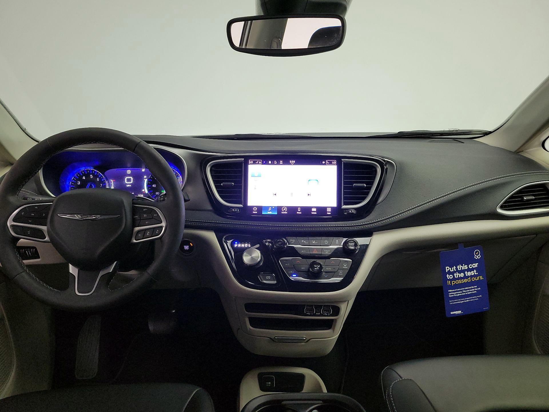 Thumbnail: 2023 Chrysler Pacifica - 9