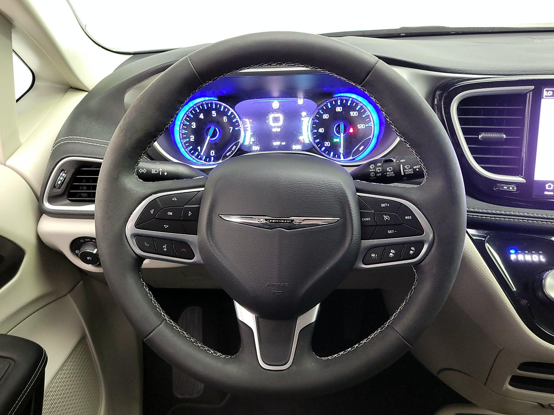 Thumbnail: 2023 Chrysler Pacifica - 10