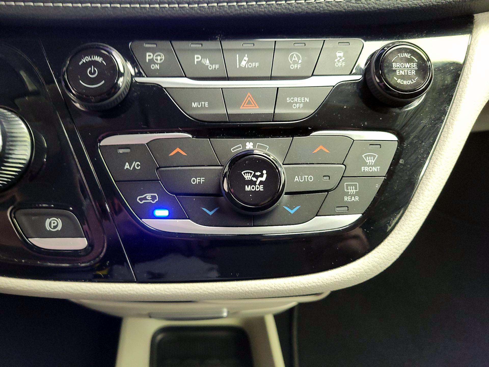 Thumbnail: 2023 Chrysler Pacifica - 16