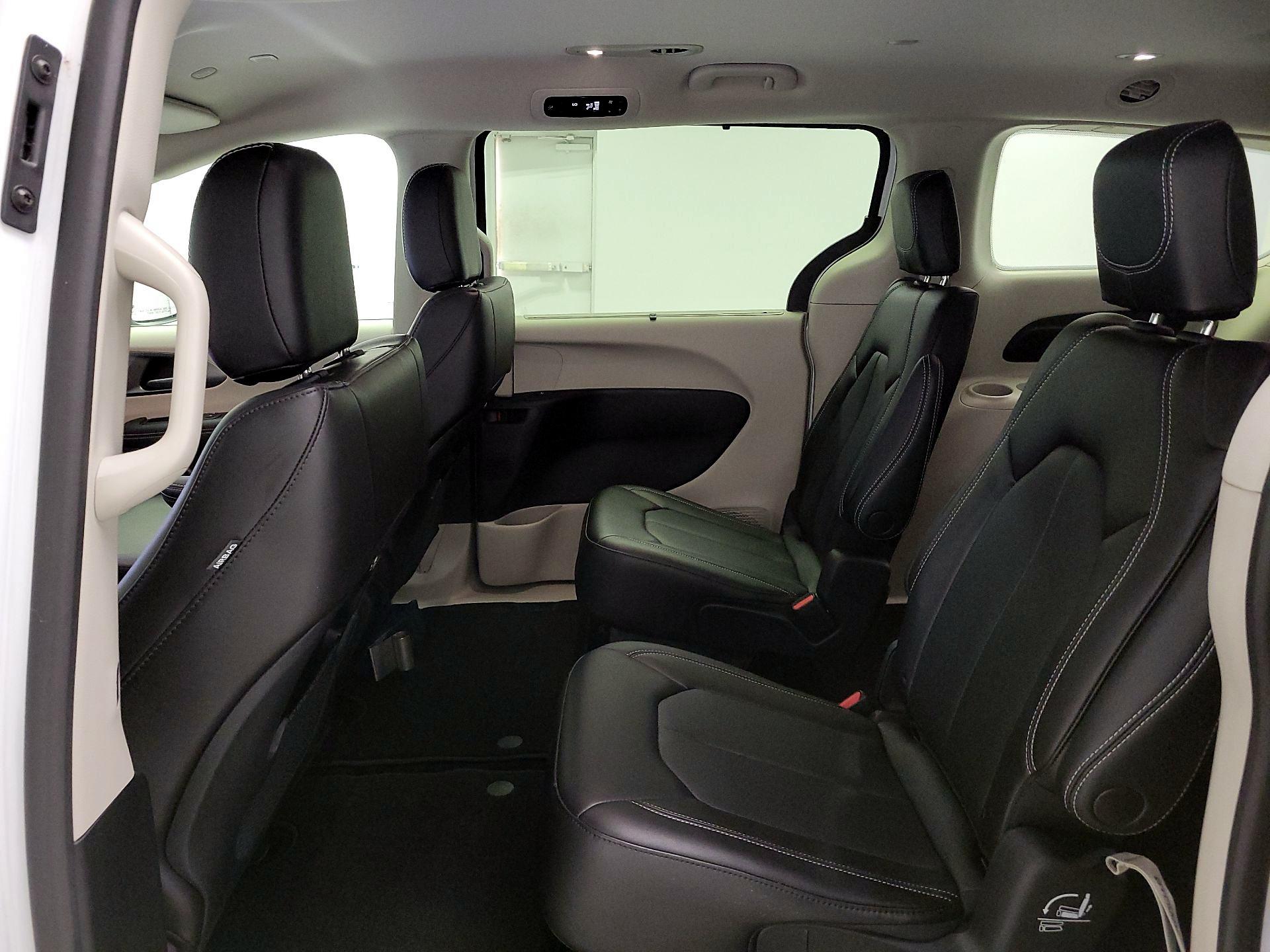 Thumbnail: 2023 Chrysler Pacifica - 19