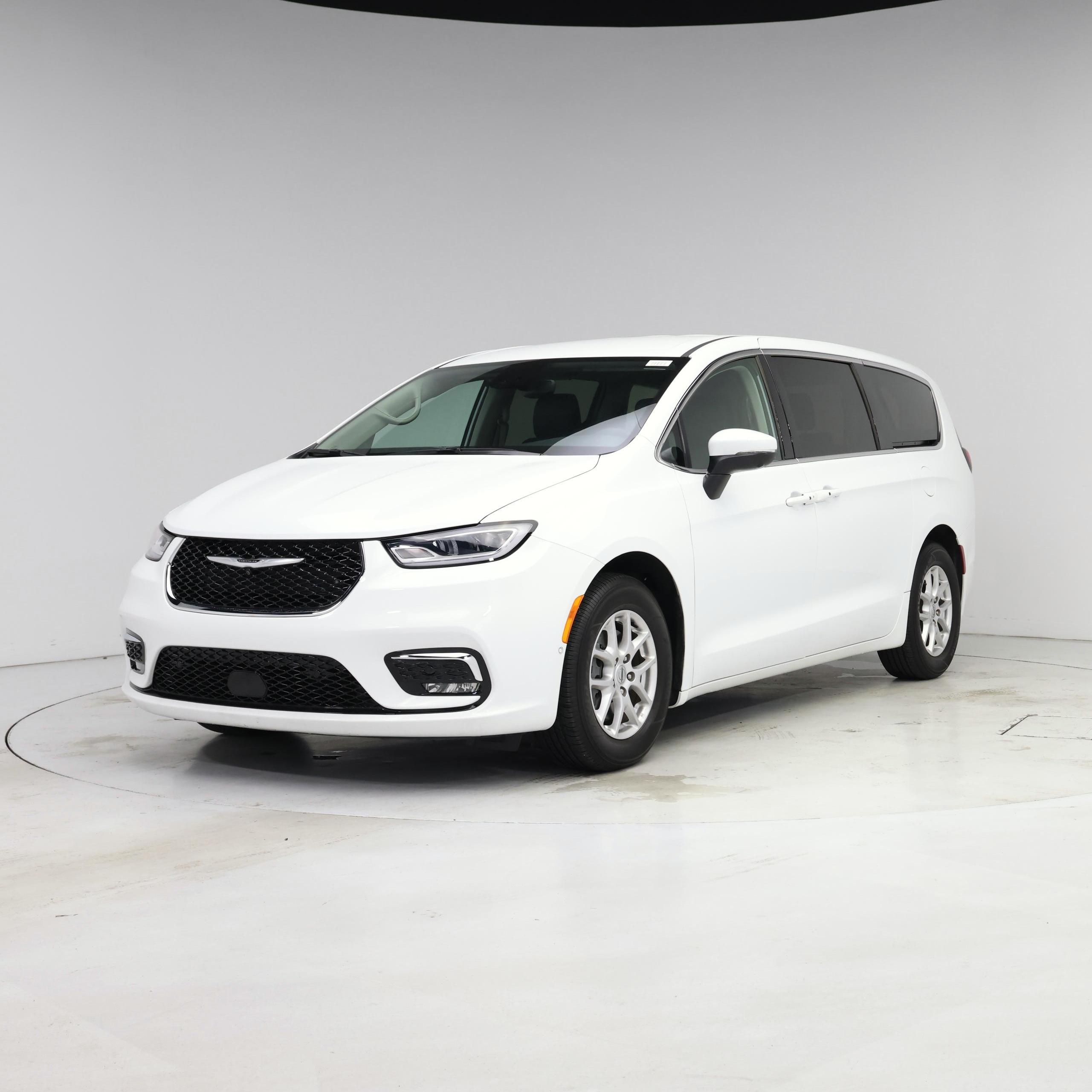 Thumbnail: 2023 Chrysler Pacifica - 4