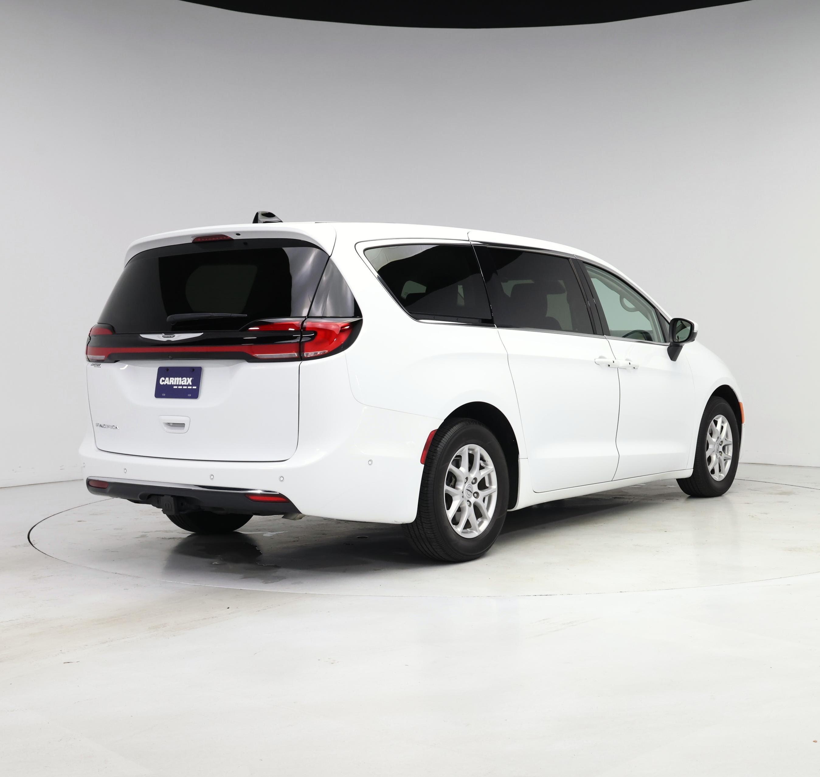Thumbnail: 2023 Chrysler Pacifica - 8