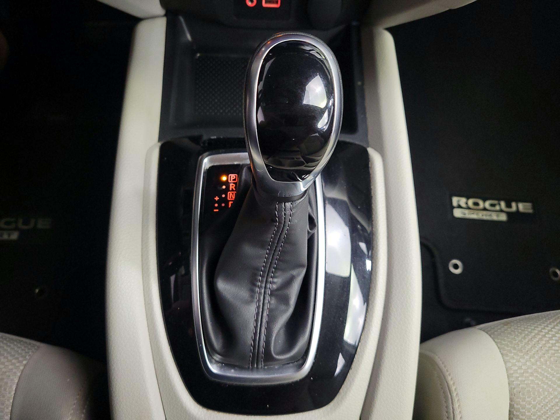 Thumbnail: 2020 Nissan Rogue Sport - 17