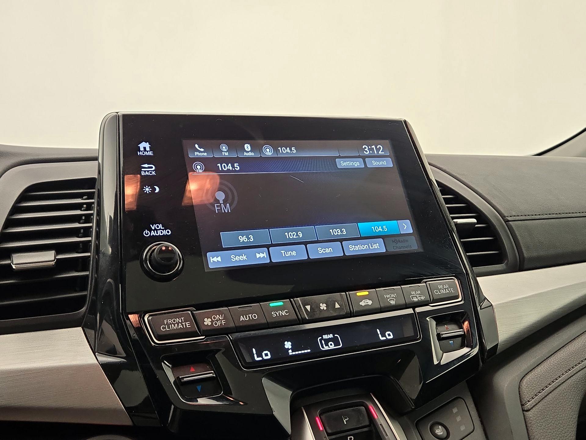 Thumbnail: 2018 Honda Odyssey - 15
