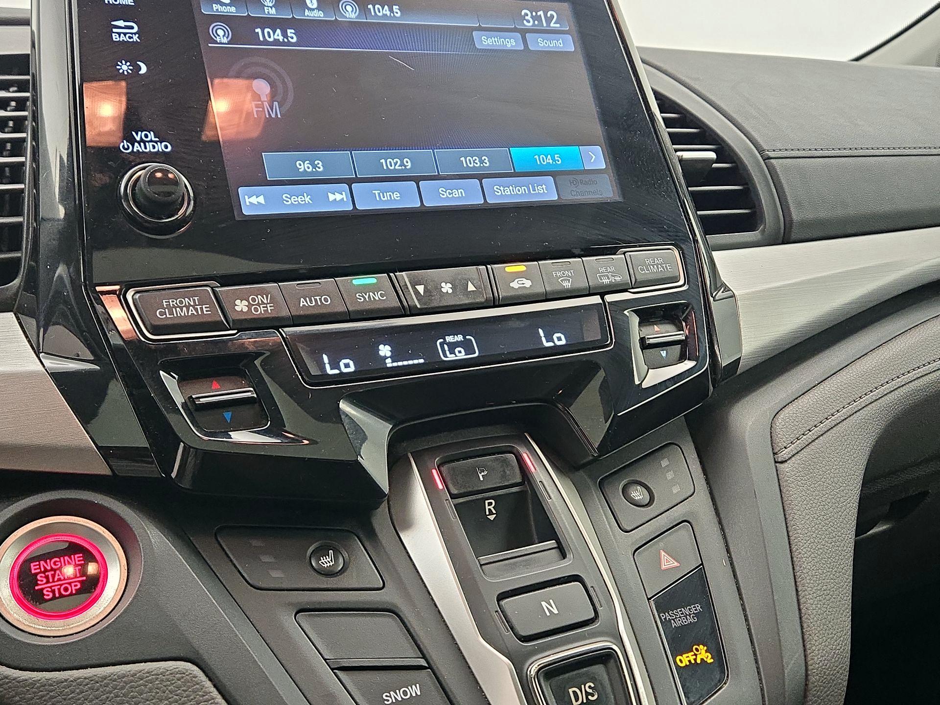 Thumbnail: 2018 Honda Odyssey - 16