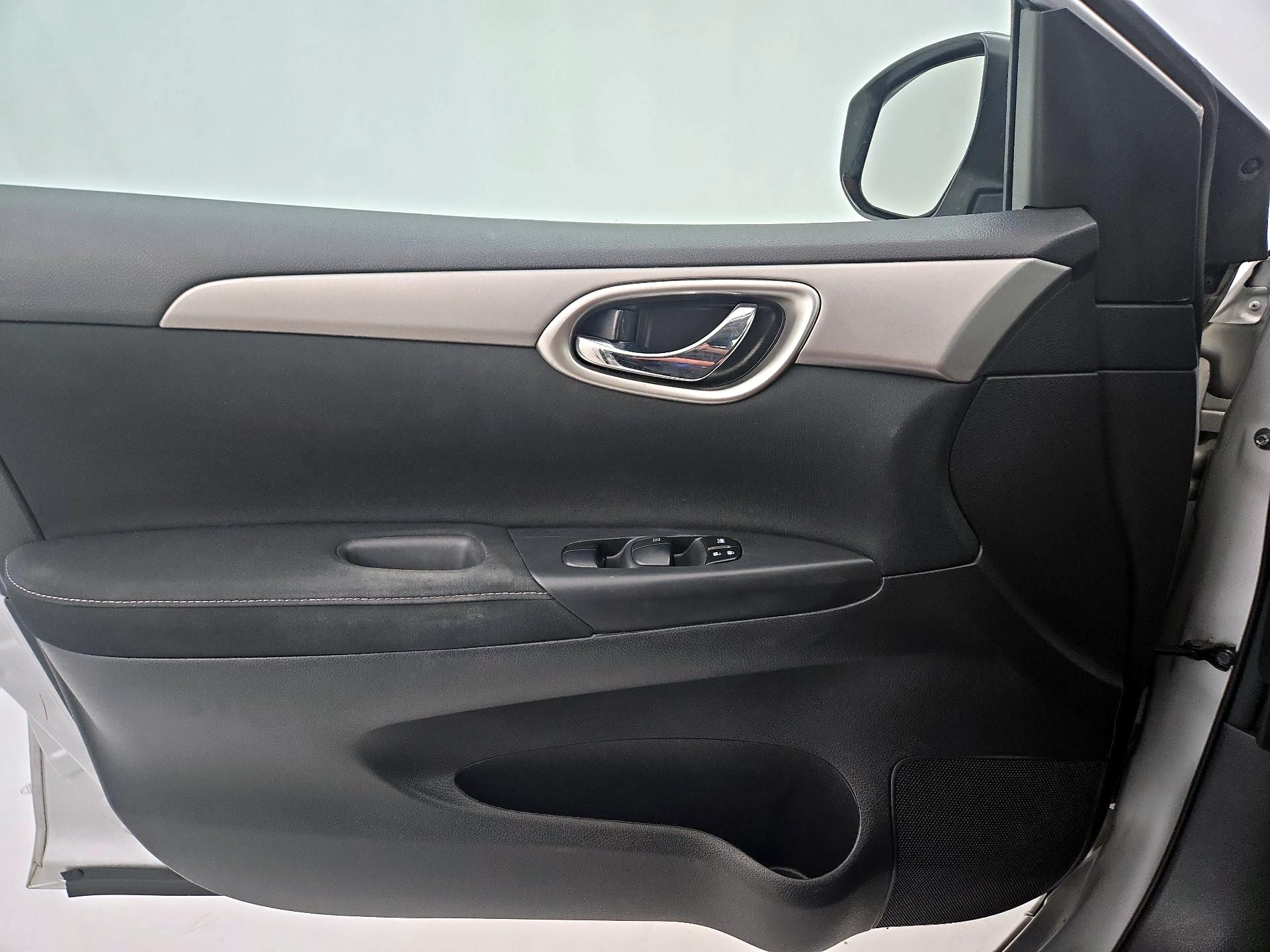 Thumbnail: 2015 Nissan Sentra - 12