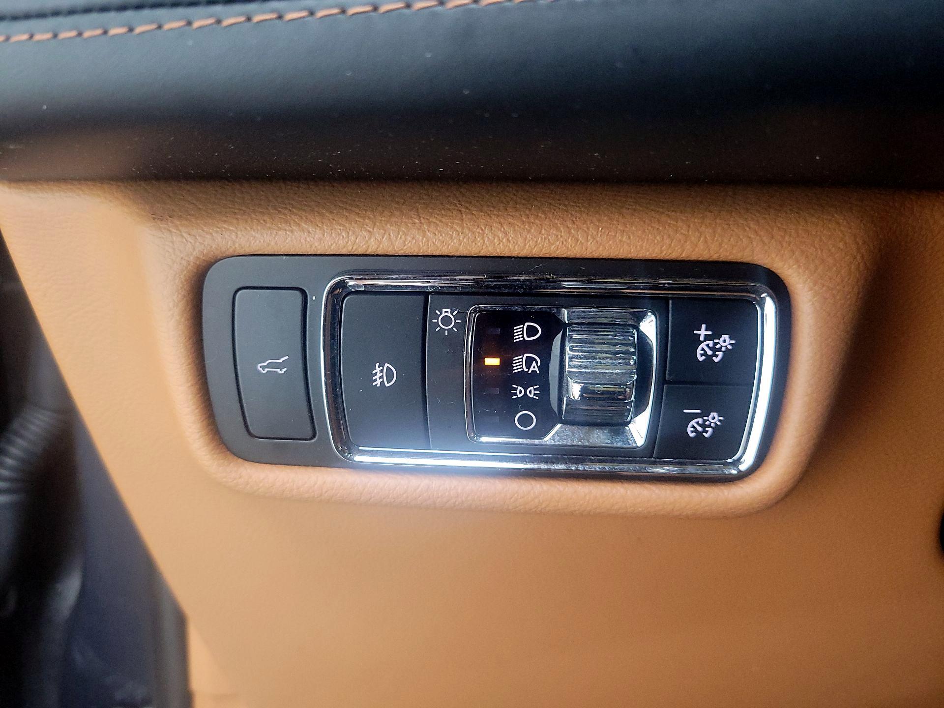 Thumbnail: 2020 Lincoln Aviator - 13