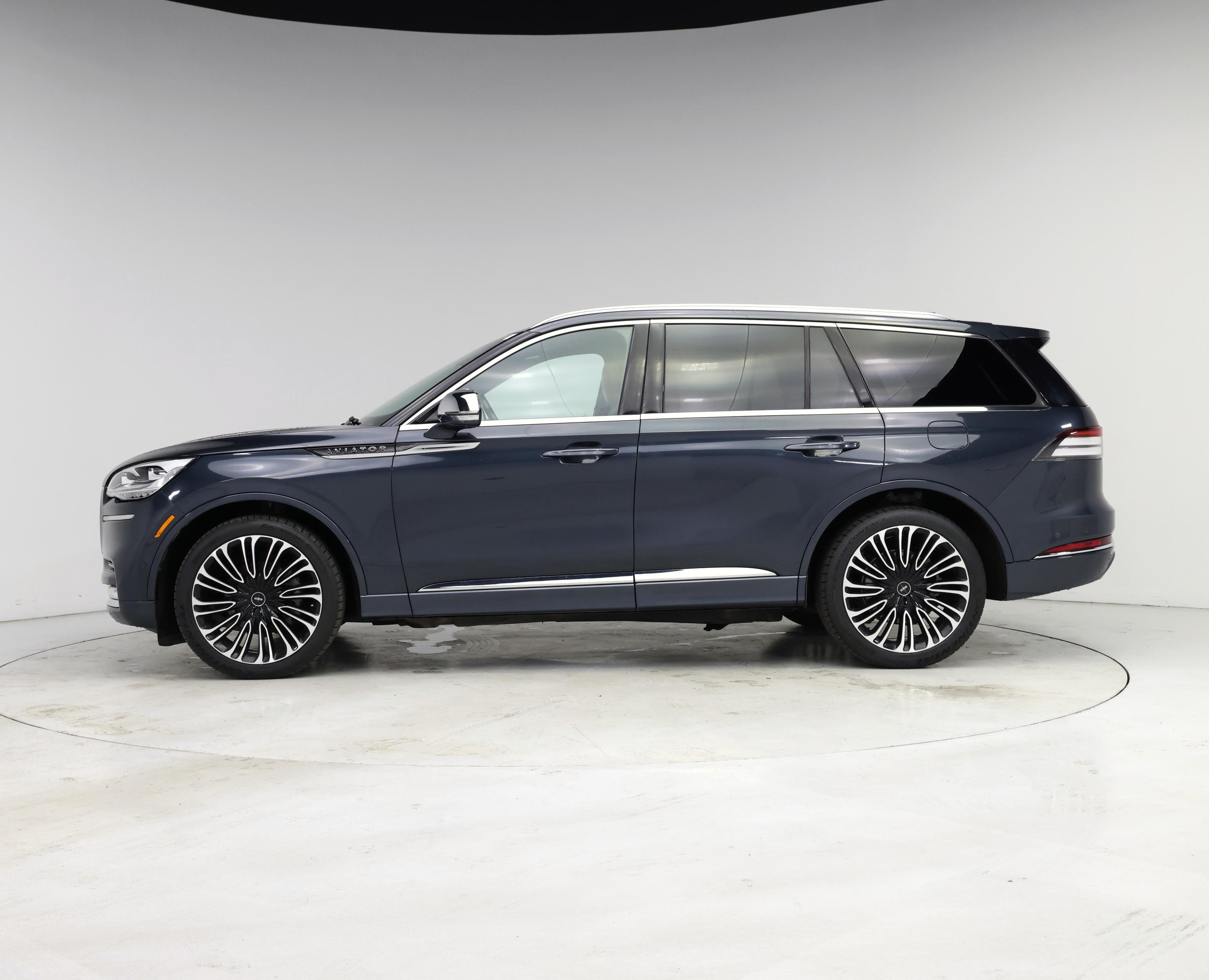 Thumbnail: 2020 Lincoln Aviator - 3