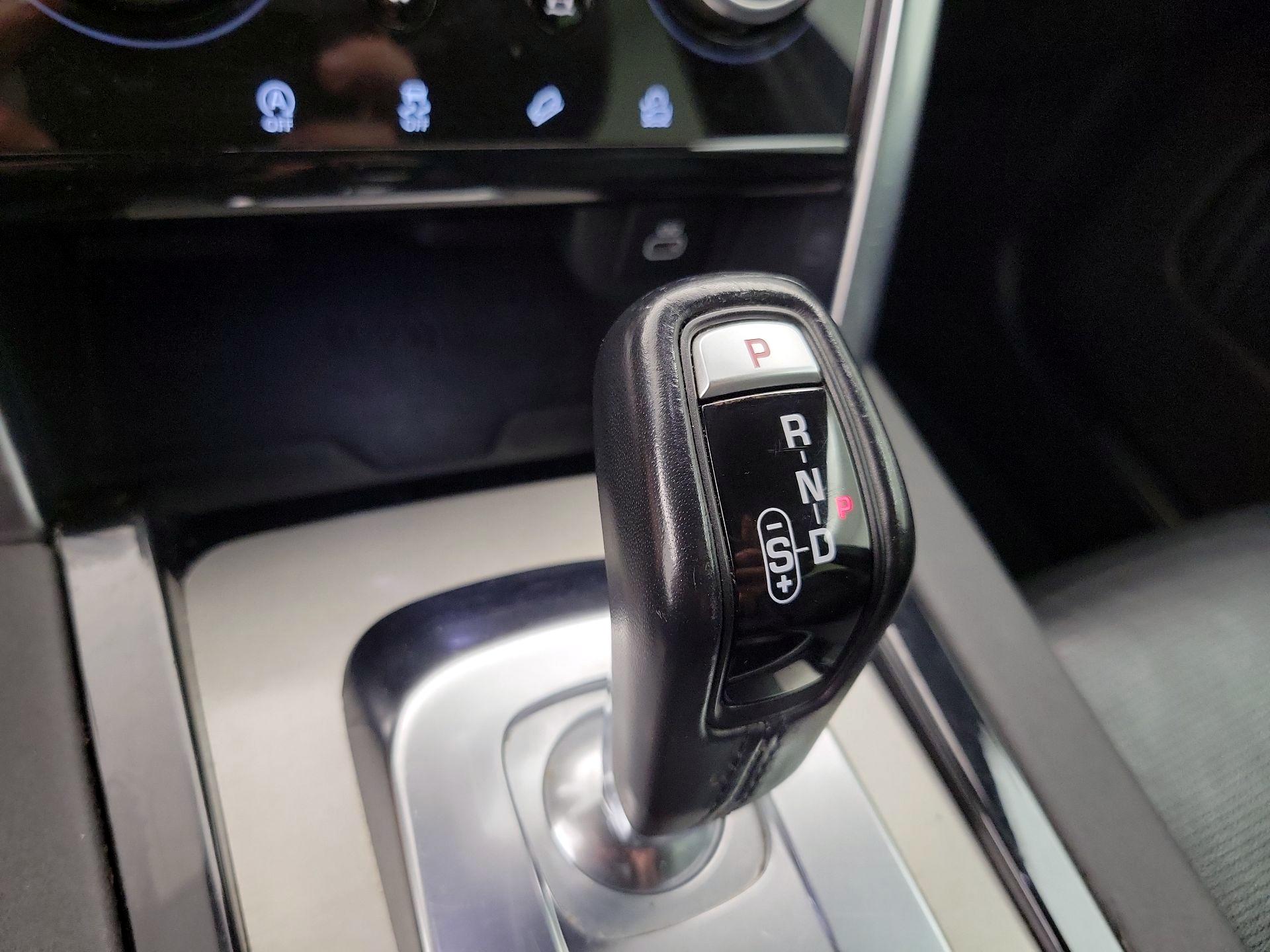 Thumbnail: 2021 Land Rover Discovery Sport - 18