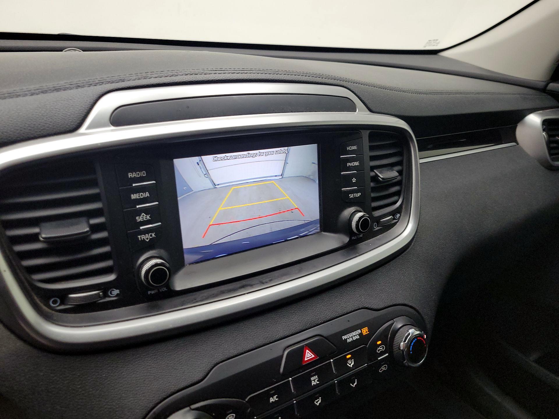 Thumbnail: 2020 Kia Sorento - 14