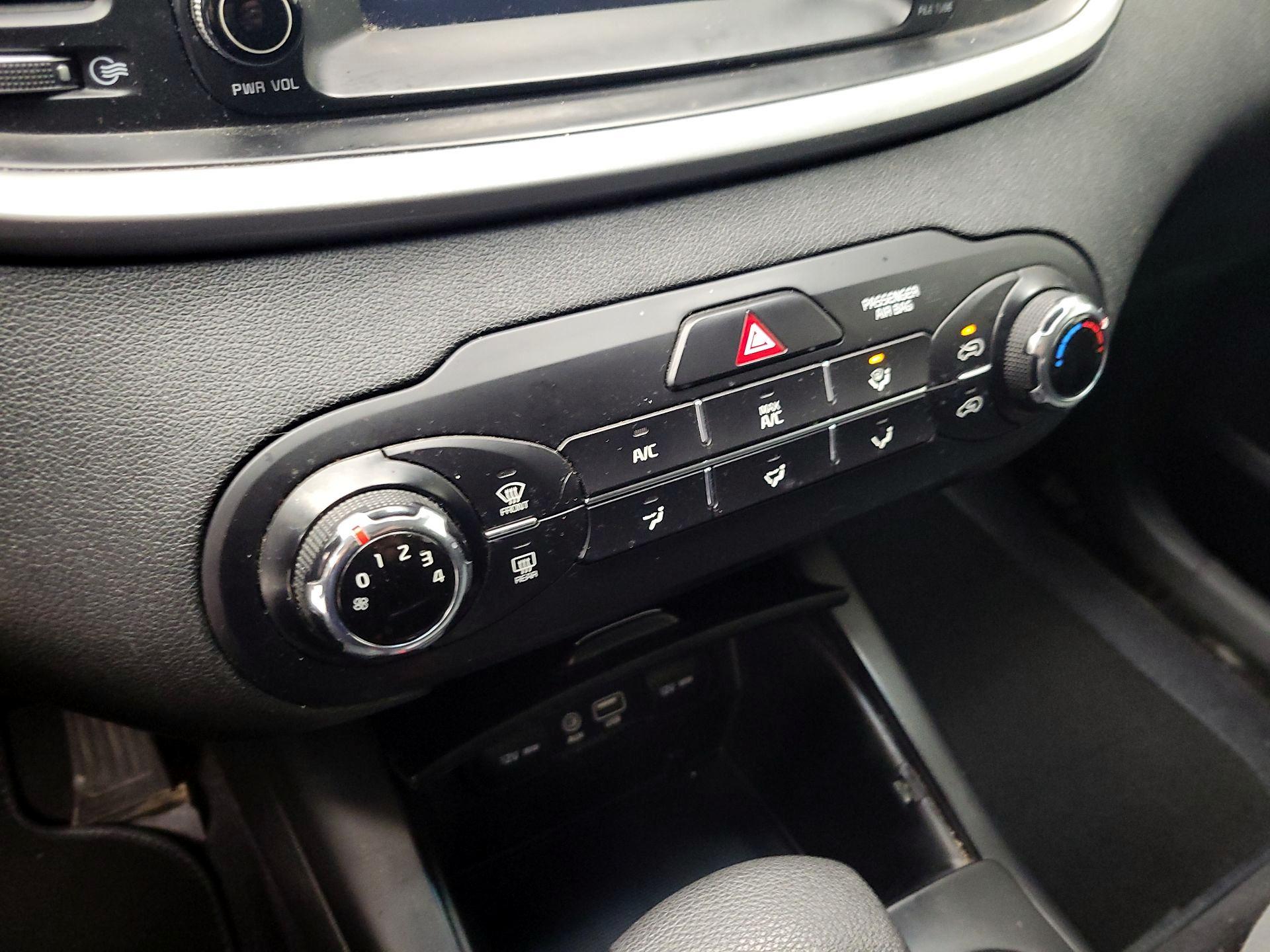 Thumbnail: 2020 Kia Sorento - 16