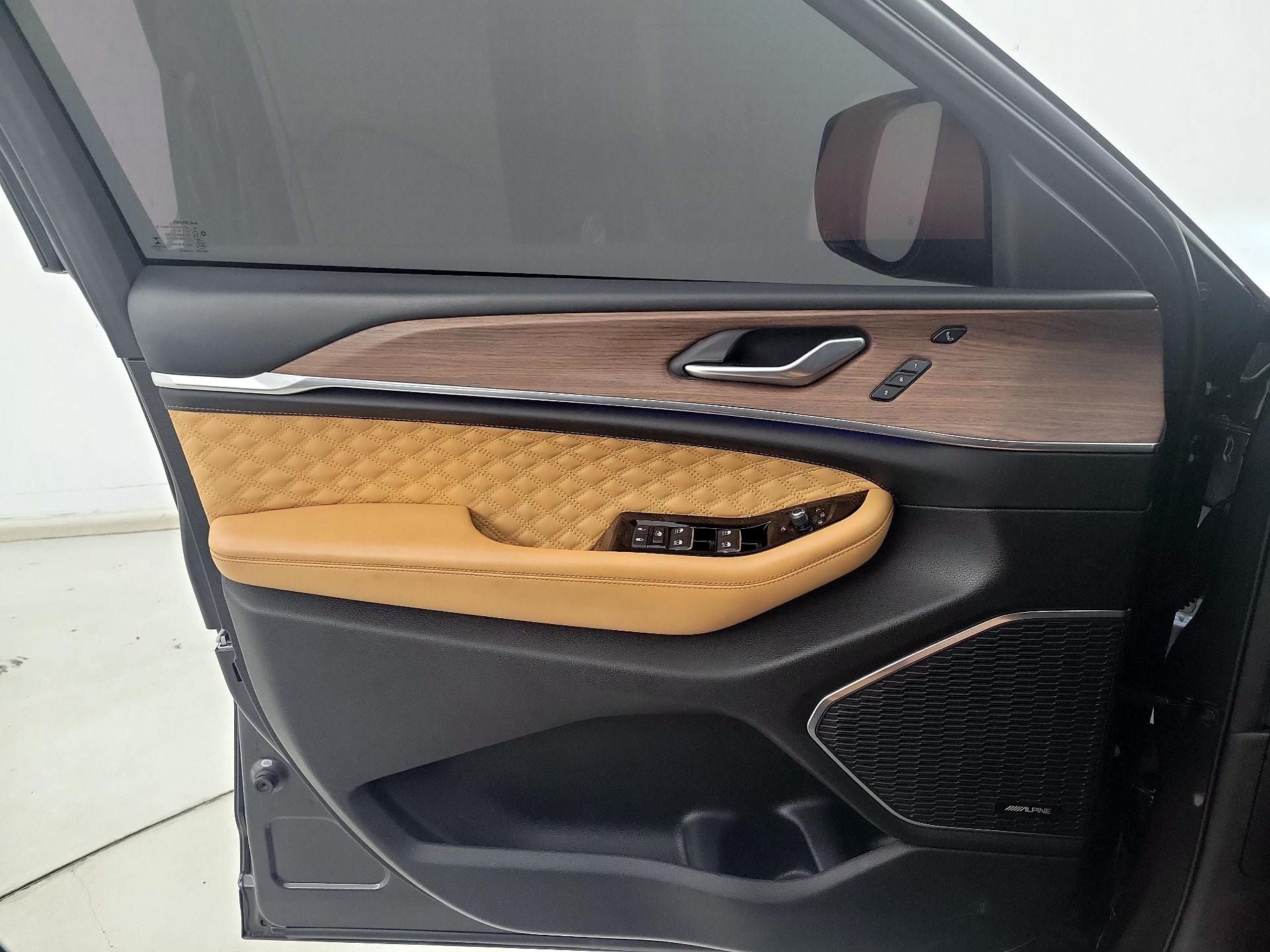 Thumbnail: 2023 Jeep Grand Cherokee - 12