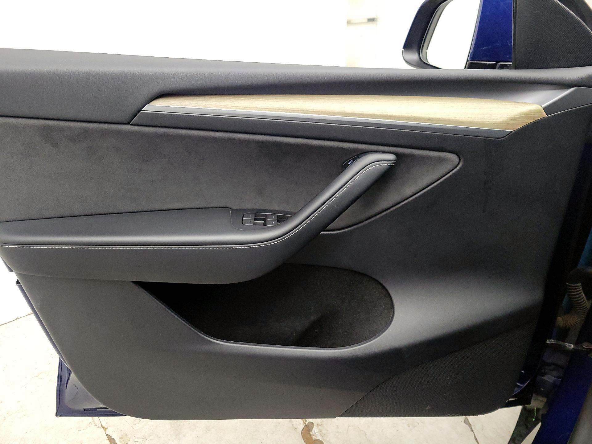 Thumbnail: 2023 Tesla Model Y - 12