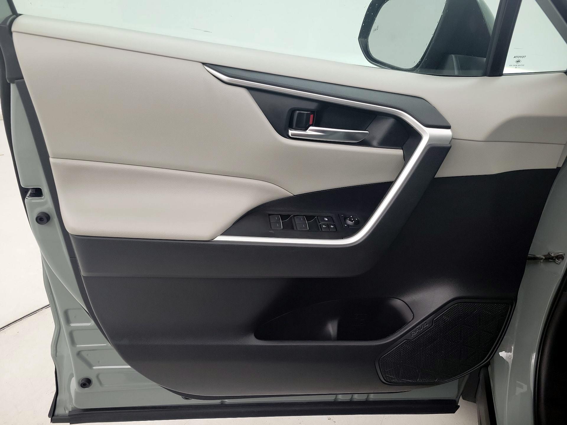 Thumbnail: 2022 Toyota RAV4 - 12