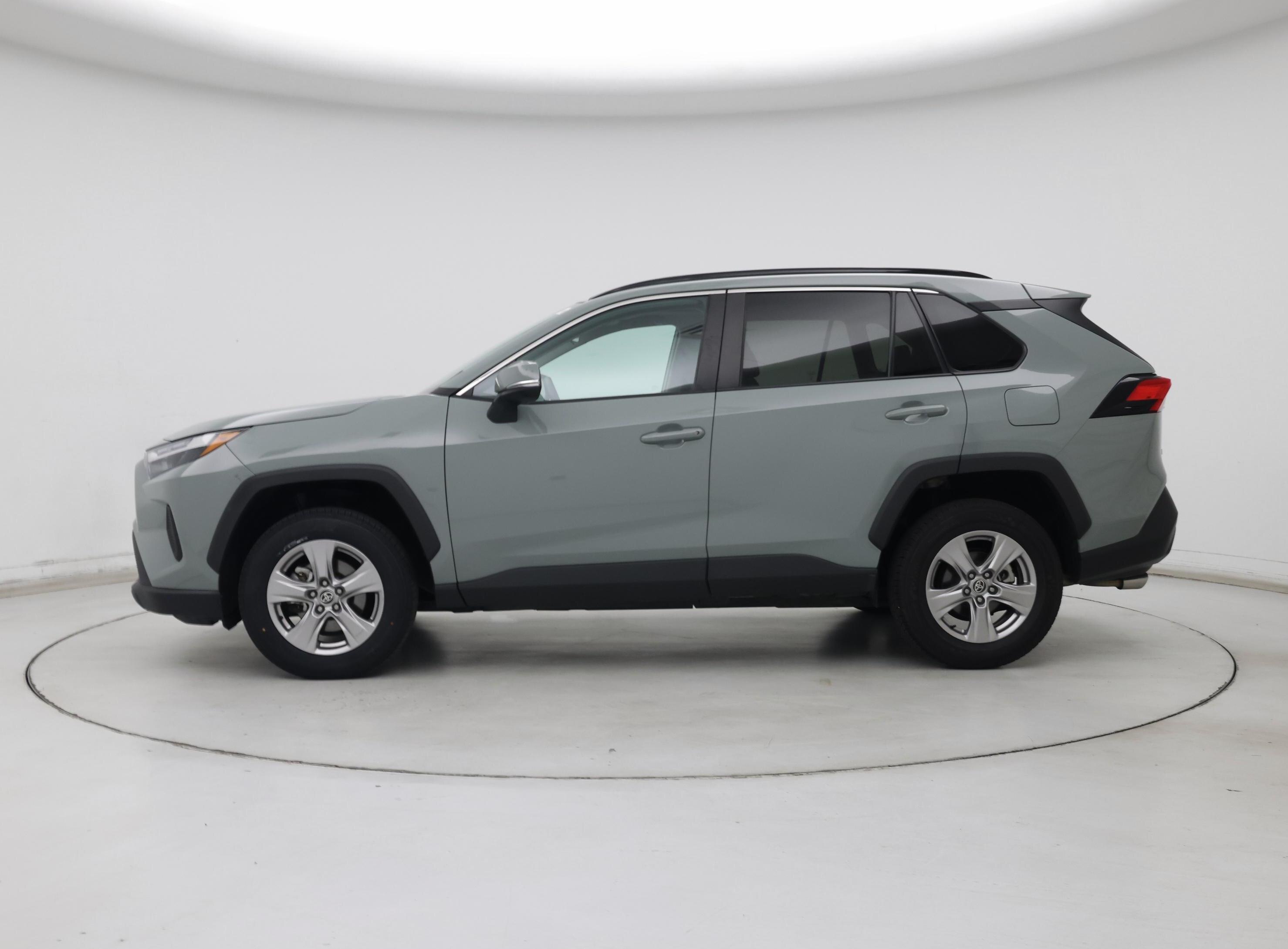 Thumbnail: 2022 Toyota RAV4 - 3