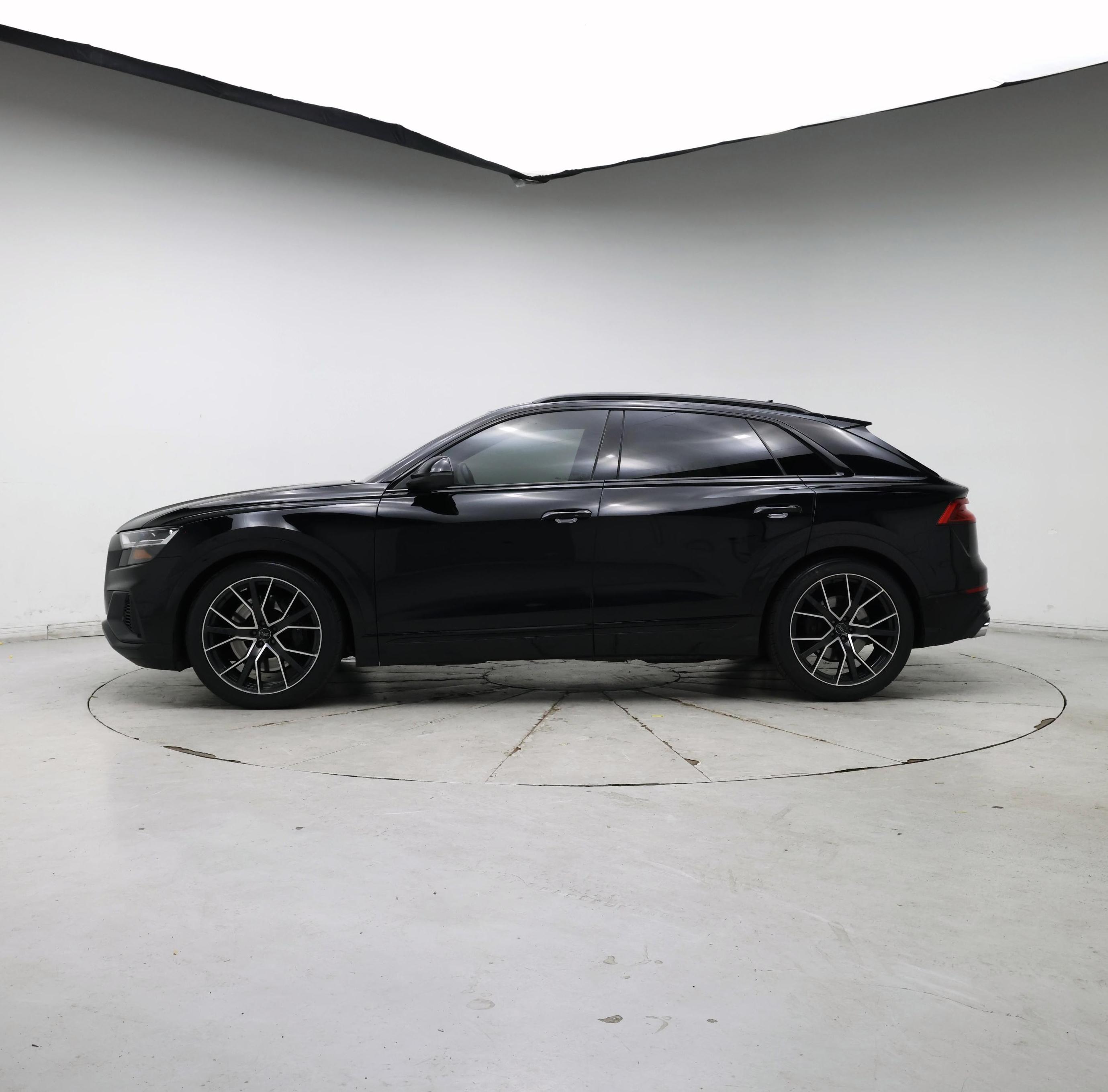 Thumbnail: 2021 Audi SQ8 - 3
