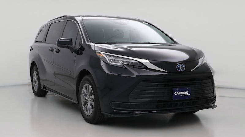 2022 Toyota Sienna LE Hero Image