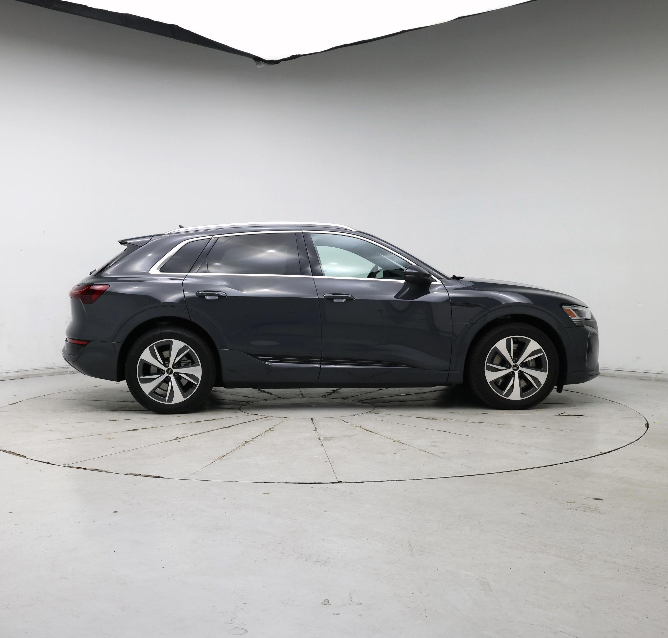 Thumbnail: 2024 Audi Q8 e-tron - 7