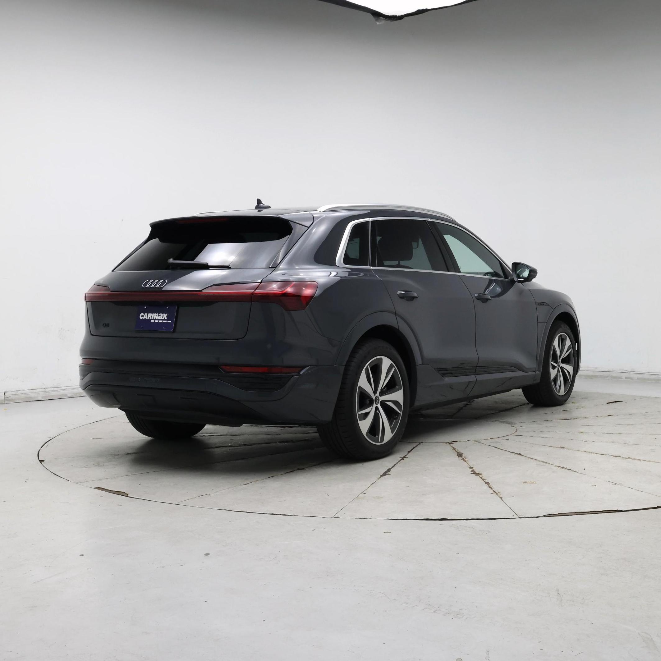Thumbnail: 2024 Audi Q8 e-tron - 8