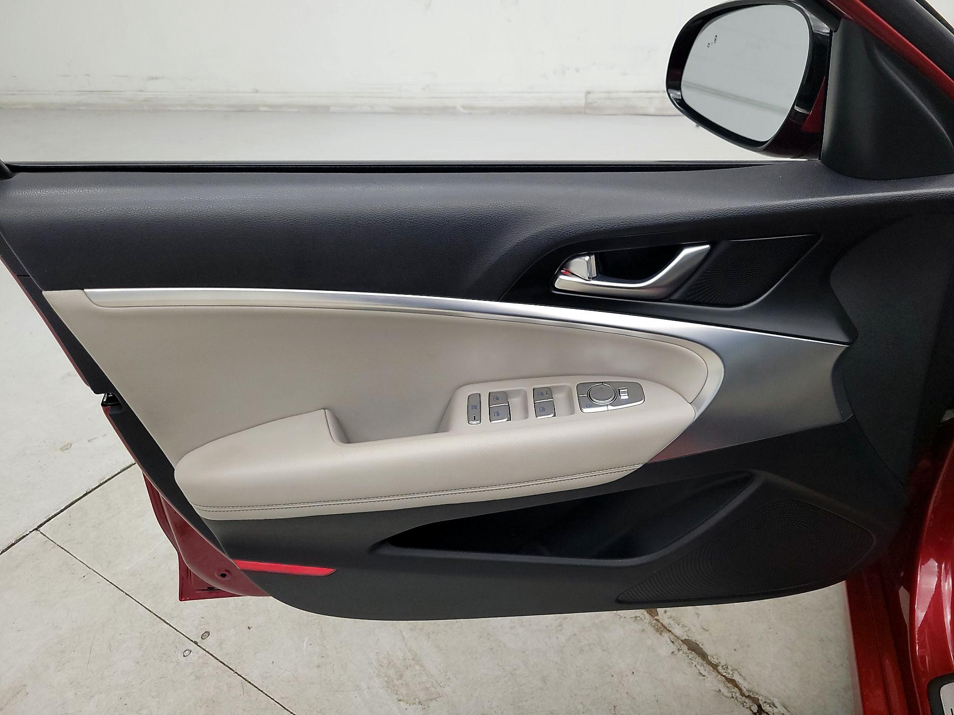 Thumbnail: 2022 Genesis G70 - 12