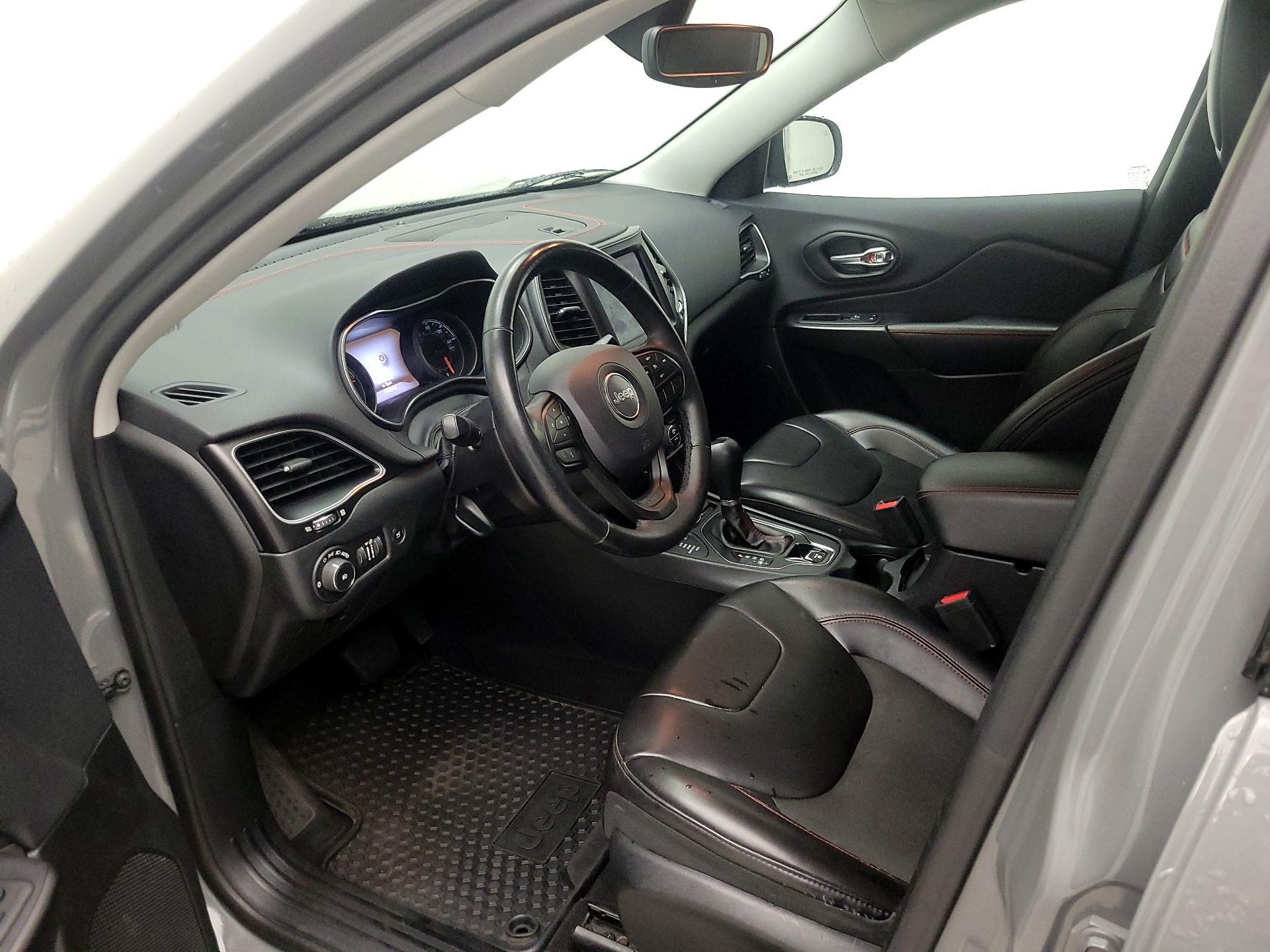 Thumbnail: 2019 Jeep Cherokee - 11